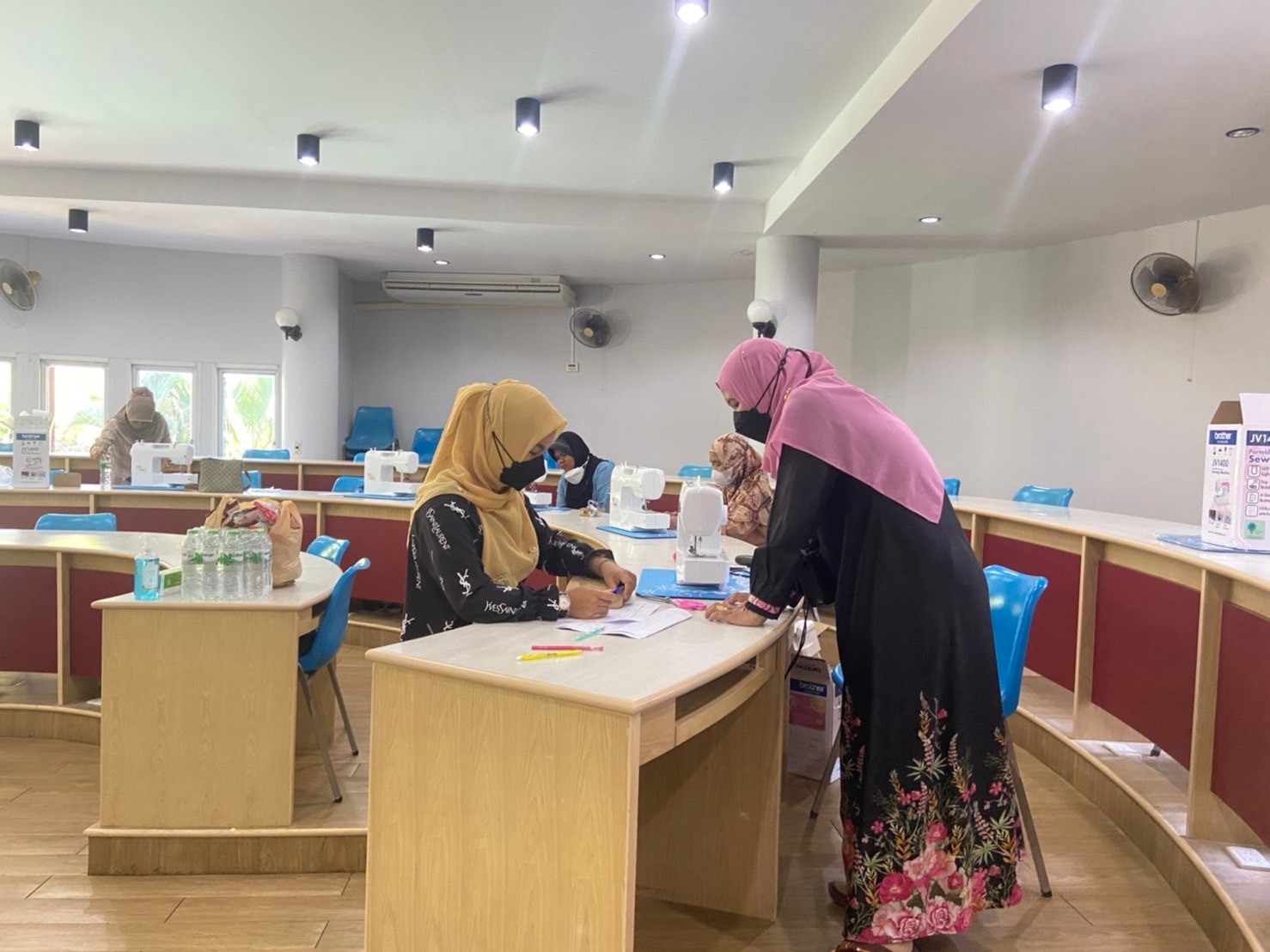 พช.ปัตตานี ร่วมกับ ม.ราชภัฏยะลา ใช้ปฏิบัติการ 4 ท (คือ ทัศนคติ ทักษะ ทรัพยากรและทางออก) บูรณาการโครงการ/กิจกรรม พัฒนาคุณภาพชีวิตประชาชน