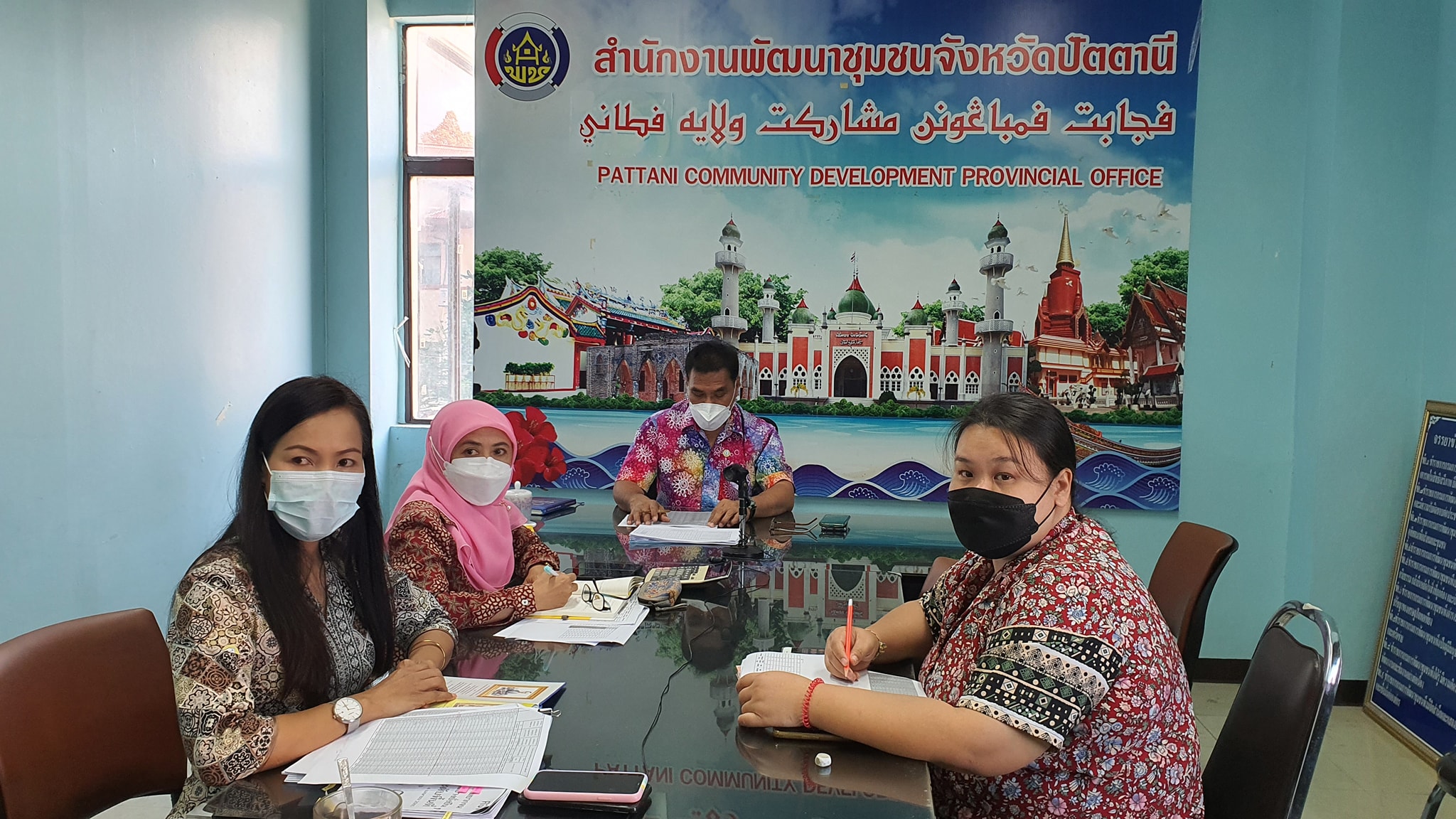 พัฒนาชุมชนจังหวัดปัตตานี ร่วมประชุมติดตามการขับเคลื่อนการขจัดความยากจนและพัฒนาคนทุกช่วงวัยอย่างยั่งยืนตามหลักปรัชญาของเศรษฐกิจพอเพียง ผ่านระบบ Cisco WebEx Meeting