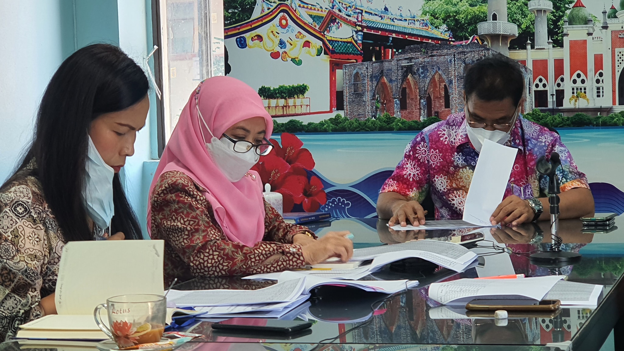 พัฒนาชุมชนจังหวัดปัตตานี ร่วมประชุมติดตามการขับเคลื่อนการขจัดความยากจนและพัฒนาคนทุกช่วงวัยอย่างยั่งยืนตามหลักปรัชญาของเศรษฐกิจพอเพียง ผ่านระบบ Cisco WebEx Meeting