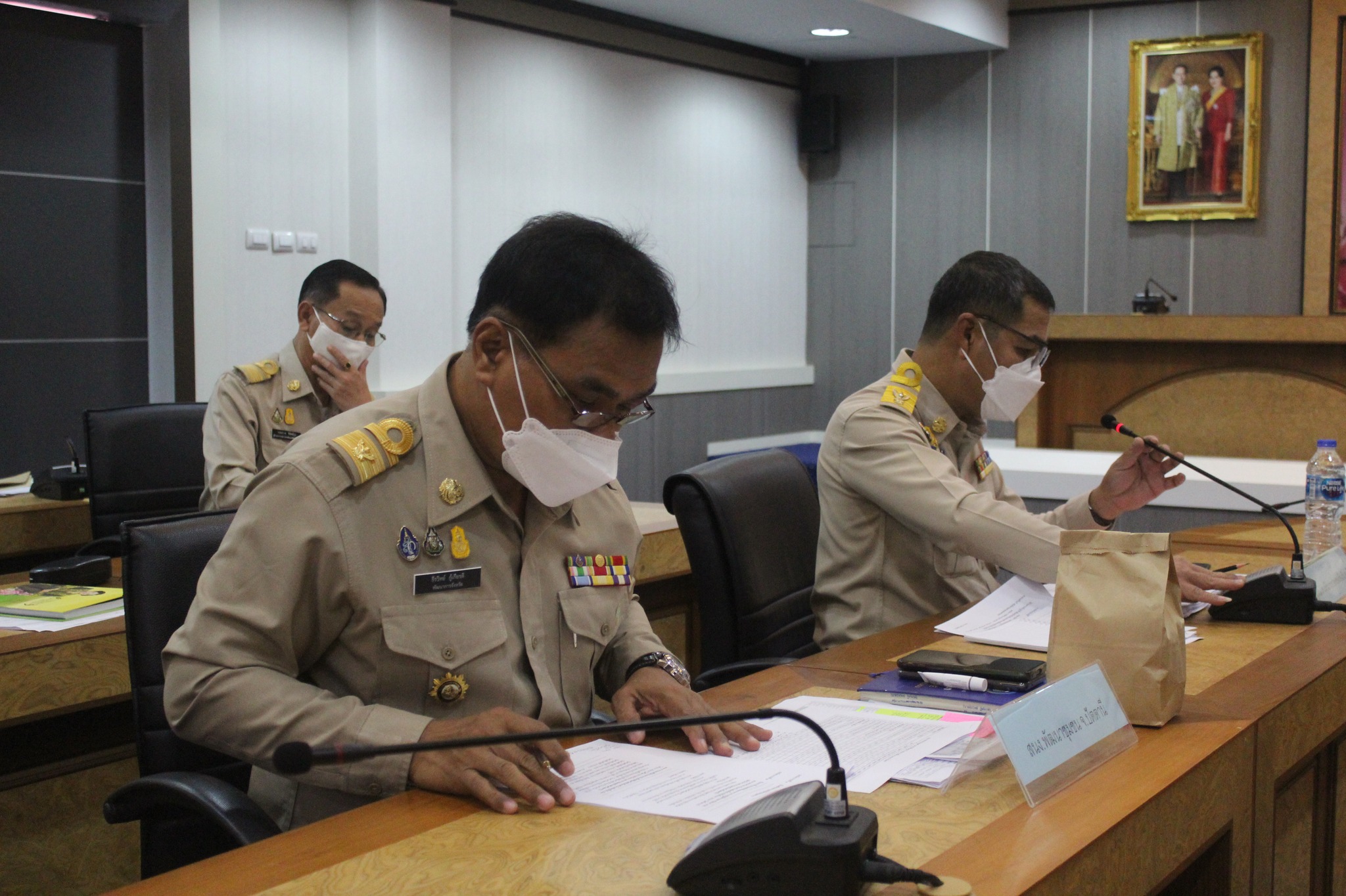 พช.ปัตตานี ชี้แจงแนวทางขจัดความยากจนและพัฒนาคนทุกช่วงวัยอย่างยั่งยืนตามหลักปรัชญาของเศรษฐกิจพอเพียง บูรณาการ อปท. ร่วมหาทางออกครัวเรือนยากจน โดยใช้หลัก 4ท. คือ ทัศนคติ ทักษะ ทรัพยากรและทางออก