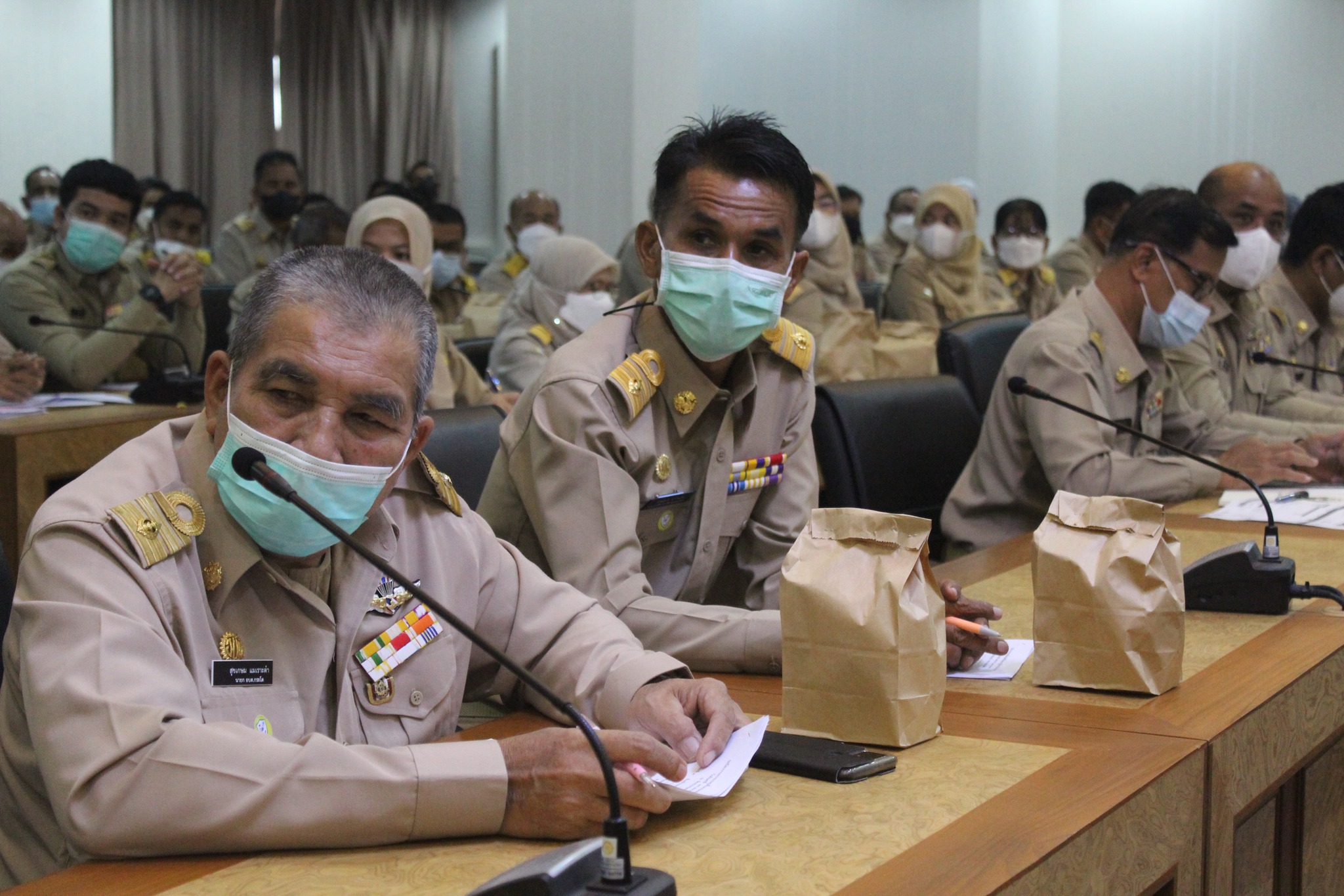 พช.ปัตตานี ชี้แจงแนวทางขจัดความยากจนและพัฒนาคนทุกช่วงวัยอย่างยั่งยืนตามหลักปรัชญาของเศรษฐกิจพอเพียง บูรณาการ อปท. ร่วมหาทางออกครัวเรือนยากจน โดยใช้หลัก 4ท. คือ ทัศนคติ ทักษะ ทรัพยากรและทางออก