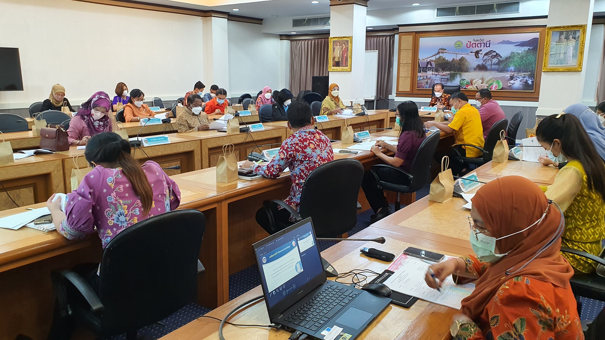 จังหวัดปัตตานี จัดประชุมคณะอนุกรรมการบริหารกองทุนพัฒนาบทบาทสตรีจังหวัดปัตตานีเพื่อพิจารณาอนุมัติโครงการประเภทเงินอุดหนุน เป็นเงินรวม 165,065 บาท