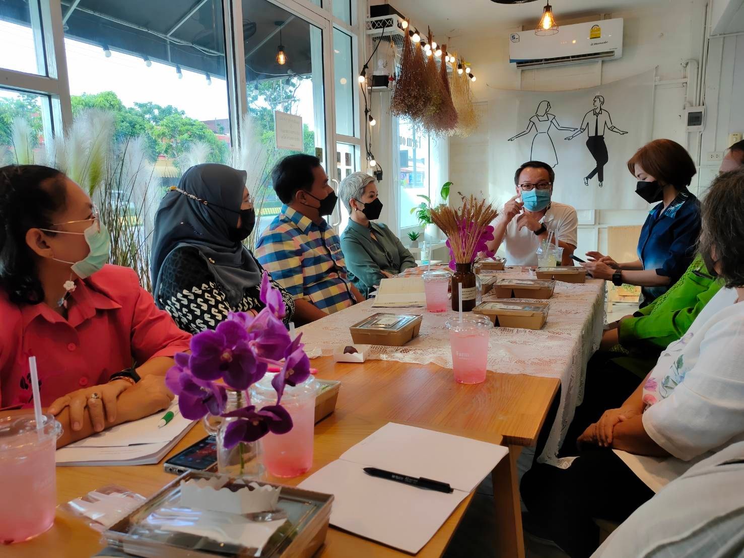 ผู้ว่าฯ ปัตตานี สั่งจับมือ พช.+บริษัทประชารัฐฯ ใช้การตลาดสมัยใหม่ พัฒนา OTOP สร้างกระแสความนิยมผลิตภัณฑ์เด่นในพื้นที่