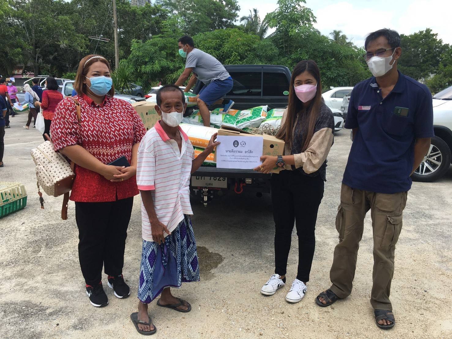 พช.ปัตตานี ร่วมกับ ม.ราชภัฏยะลา ใช้ปฏิบัติการ 4 ท (คือ ทัศนคติ ทักษะ ทรัพยากรและทางออก) บูรณาการโครงการ/กิจกรรม พัฒนาคุณภาพชีวิตประชาชน