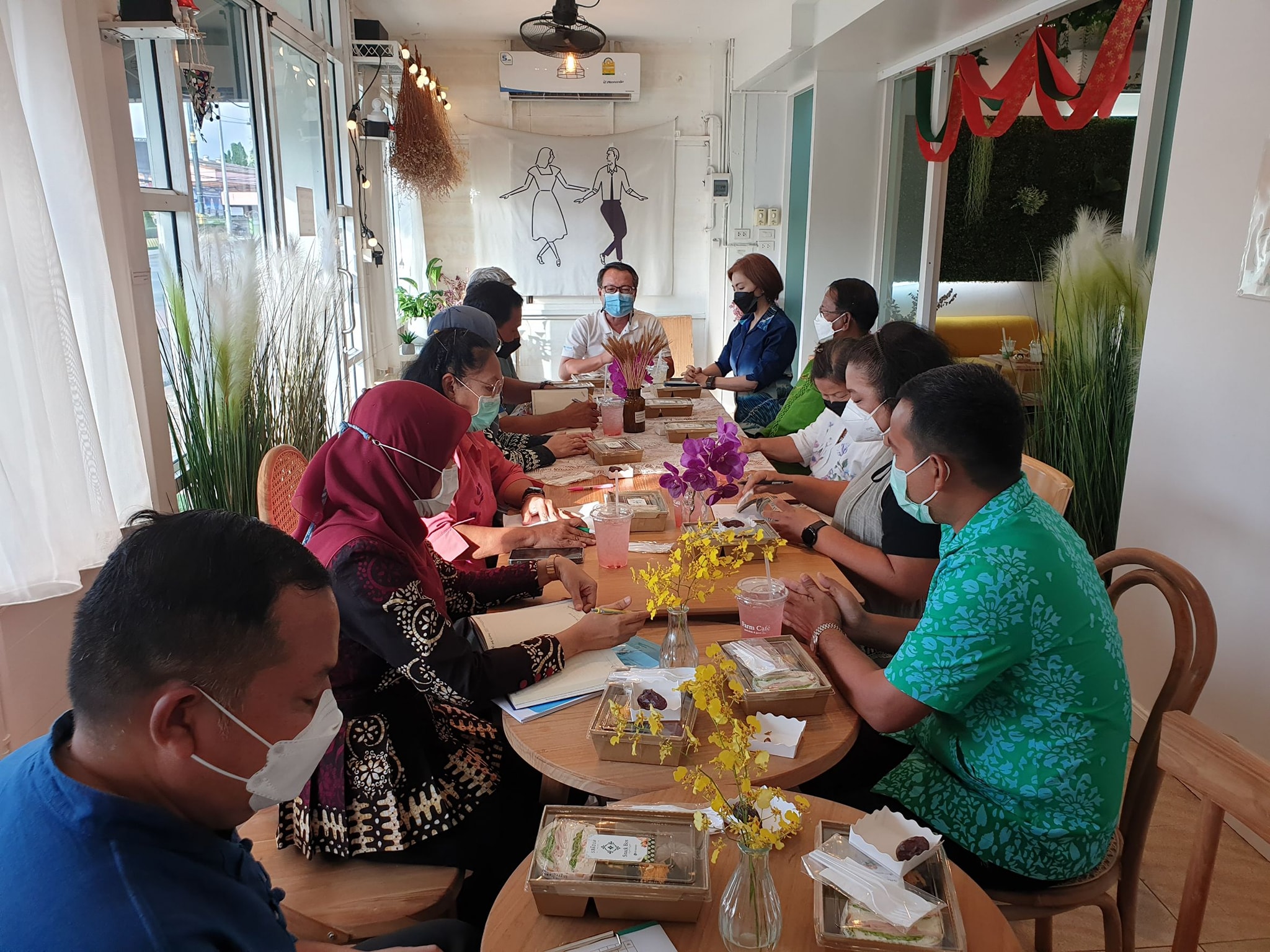 ผู้ว่าฯ ปัตตานี สั่งจับมือ พช.+บริษัทประชารัฐฯ ใช้การตลาดสมัยใหม่ พัฒนา OTOP สร้างกระแสความนิยมผลิตภัณฑ์เด่นในพื้นที่