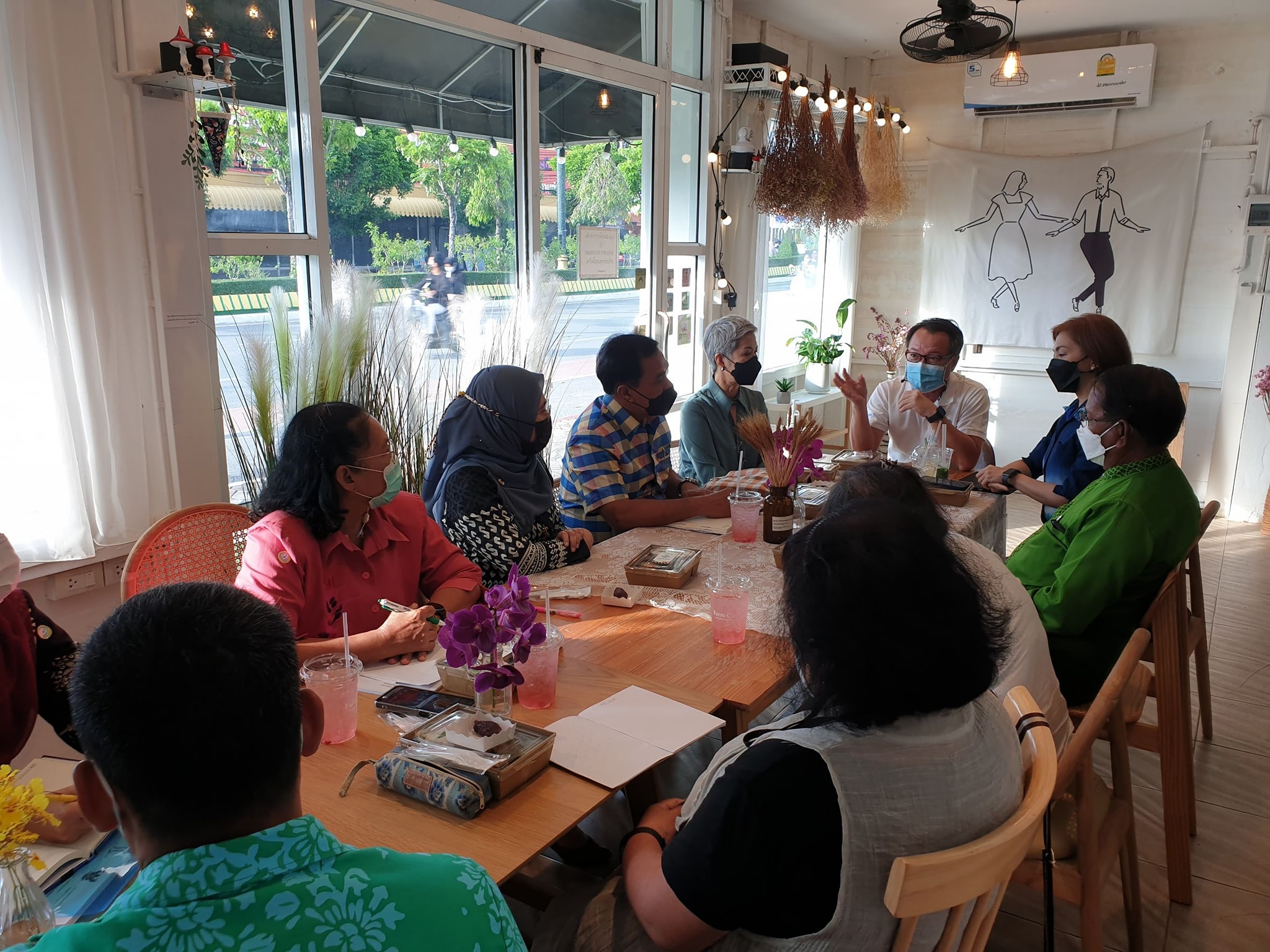 ผู้ว่าฯ ปัตตานี สั่งจับมือ พช.+บริษัทประชารัฐฯ ใช้การตลาดสมัยใหม่ พัฒนา OTOP สร้างกระแสความนิยมผลิตภัณฑ์เด่นในพื้นที่