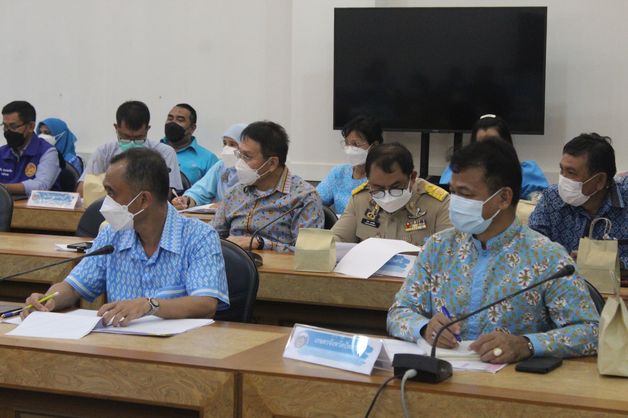 ผู้ว่าฯ ปัตตานี กำชับหน่วยงานทุกระดับร่วมแก้ไขปัญหาความยากจนรายครัวเรือนแบบพุ่งเป้าและตรงสภาพปัญหา
