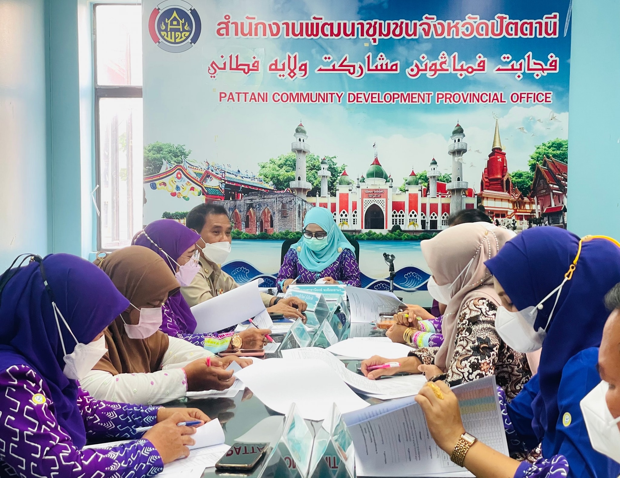 สำนักงานพัฒนาชุมชนจังหวัดปัตตานี จัดประชุมพิจารณาอนุมัติเงินอุดหนุน กองทุนพัฒนาบทบาทสตรี  ส่งเสริมและสร้างอาชีพ เพิ่มรายได้ให้แก่สตรีในพื้นที่ 12 อำเภอ
