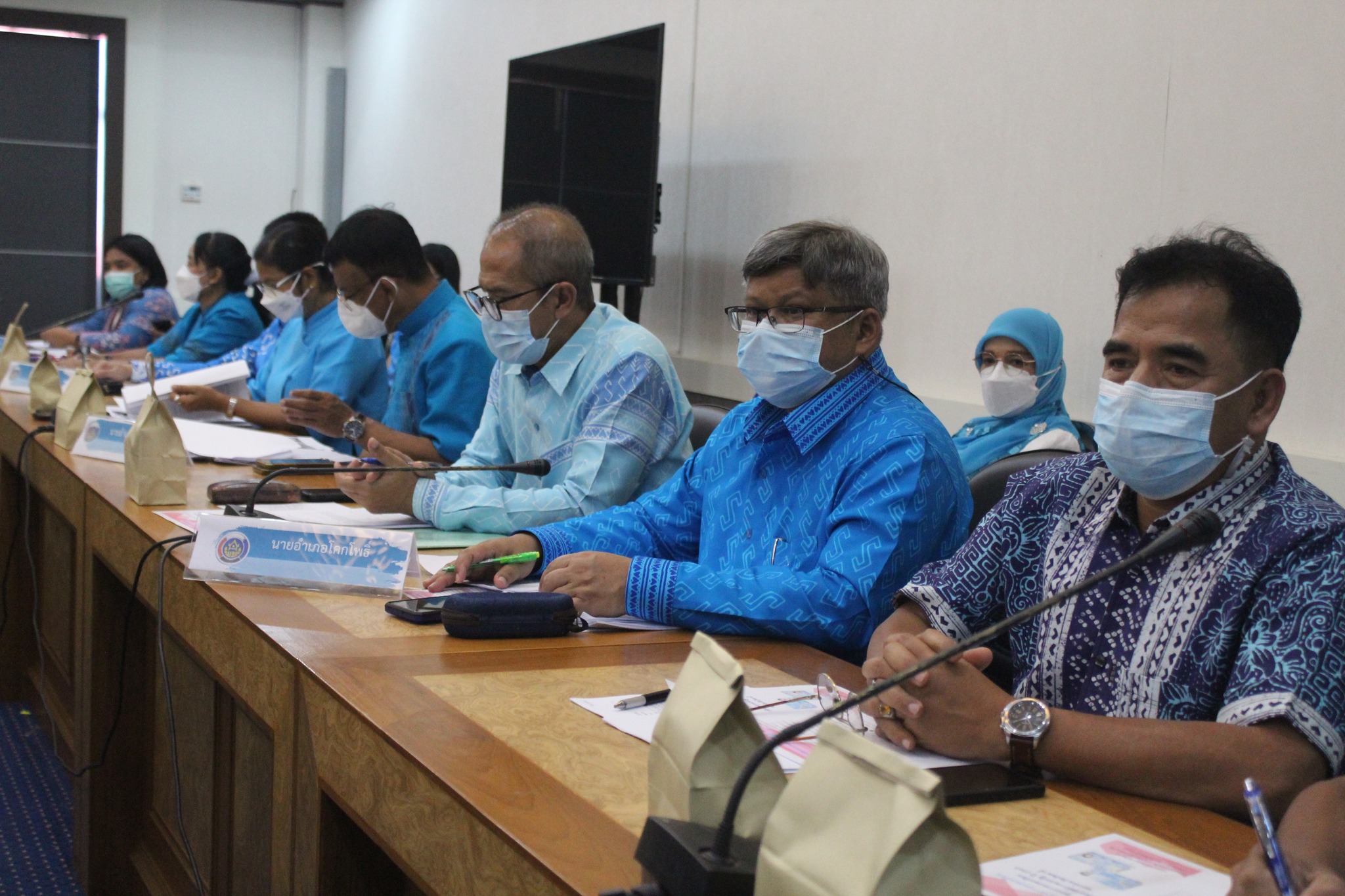 ผู้ว่าฯ ปัตตานี กำชับหน่วยงานทุกระดับร่วมแก้ไขปัญหาความยากจนรายครัวเรือนแบบพุ่งเป้าและตรงสภาพปัญหา