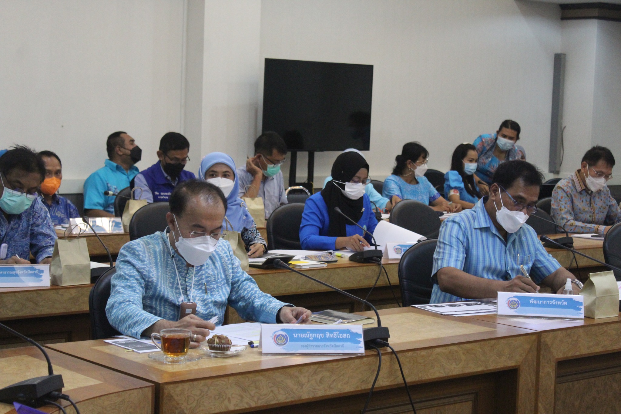 ผู้ว่าฯ ปัตตานี กำชับหน่วยงานทุกระดับร่วมแก้ไขปัญหาความยากจนรายครัวเรือนแบบพุ่งเป้าและตรงสภาพปัญหา