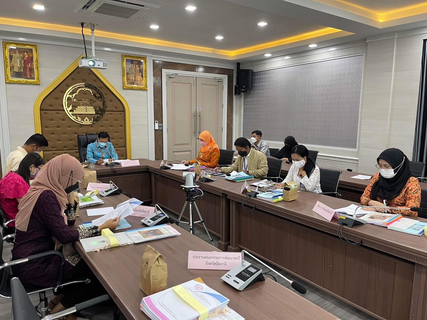 พช.ปัตตานี ร่วมประชุมพิจารณาคัดเลือกครอบครัวร่มเย็น/บุคคลดีเด่นด้านการพัฒนาครอบครัว/ผู้สูงอายุที่เป็นแบบอย่างที่ดีในสังคม ประจำปี 2565