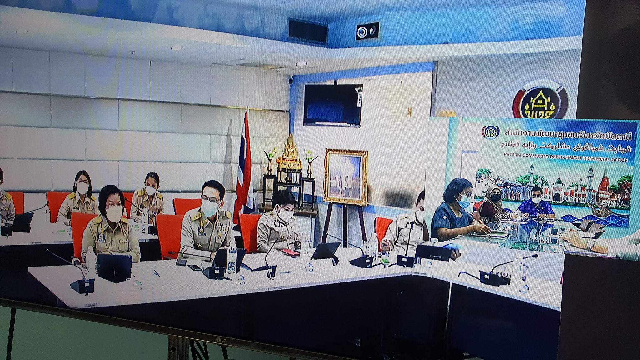 พช.ปัตตานี ร่วมประชุมกรมการพัฒนาชุมชน ประจำเดือนเมษายน ผ่านระบบการประชุมทางไกล (Video Conference) 76 จังหวัดทั่วประเทศ