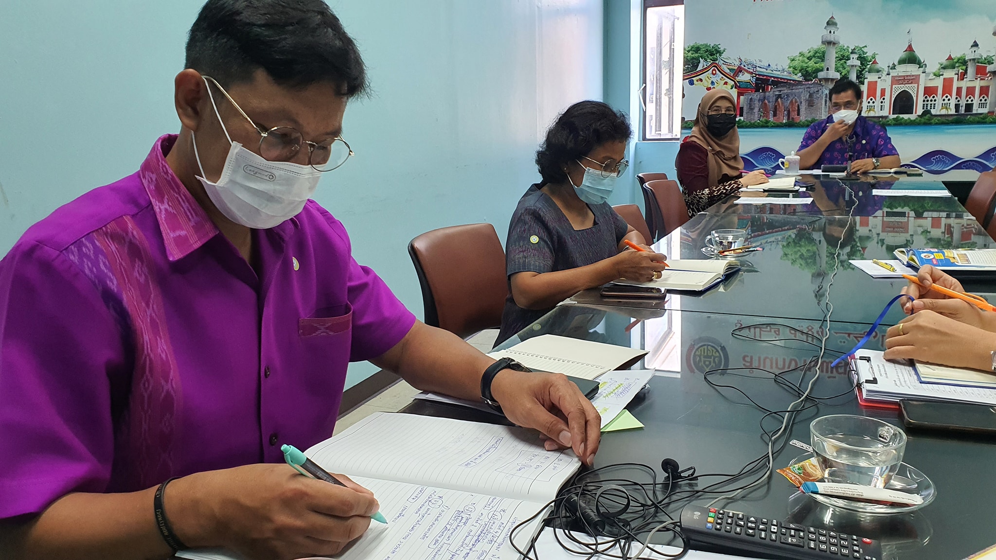 พช.ปัตตานี ร่วมประชุมกรมการพัฒนาชุมชน ประจำเดือนเมษายน ผ่านระบบการประชุมทางไกล (Video Conference) 76 จังหวัดทั่วประเทศ