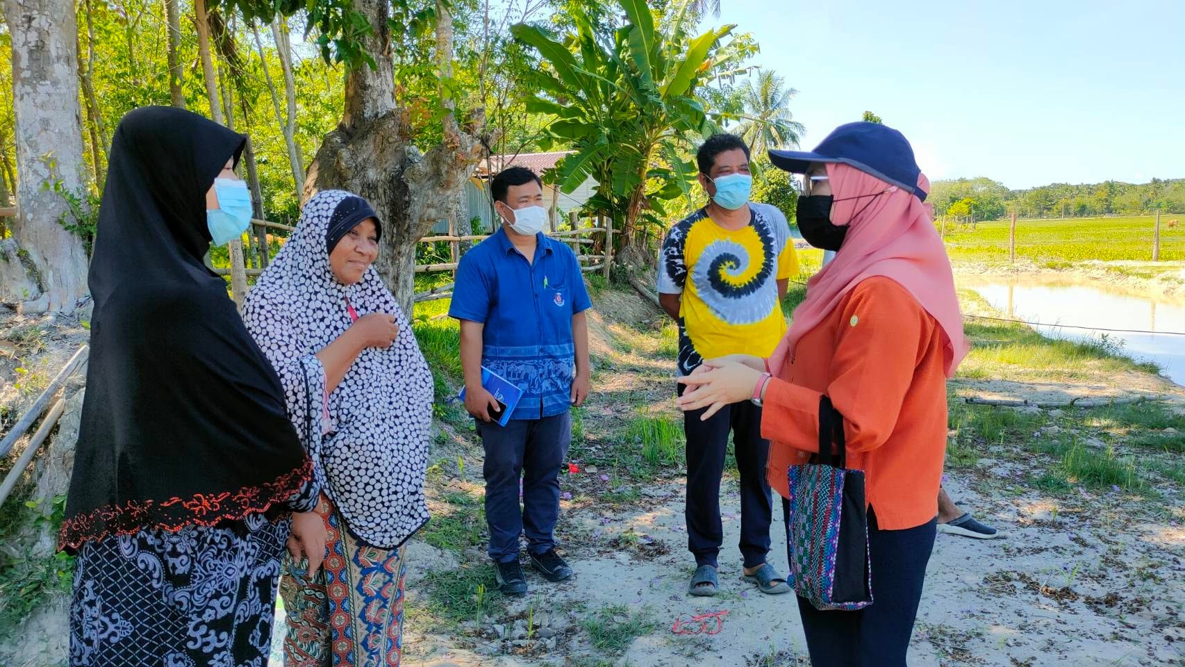 พช.ปัตตานี ลงพื้นที่ติดตาม/สนับสนุน การดำเนินงาน “โคก หนอง นา กรมการพัฒนาชุมชน” “การพัฒนาศูนย์เรียนรู้เศรษฐกิจพอเพียง และ ปฏิบัติการขจัดความยากจนและพัฒนาคนทุกช่วงวัยอย่างยั่งยืนตามหลักปรัชญาของเศรษฐกิจพอเพียง” ในพื้นที่ อำเภอสายบุรี จังหวัดปัตตานี