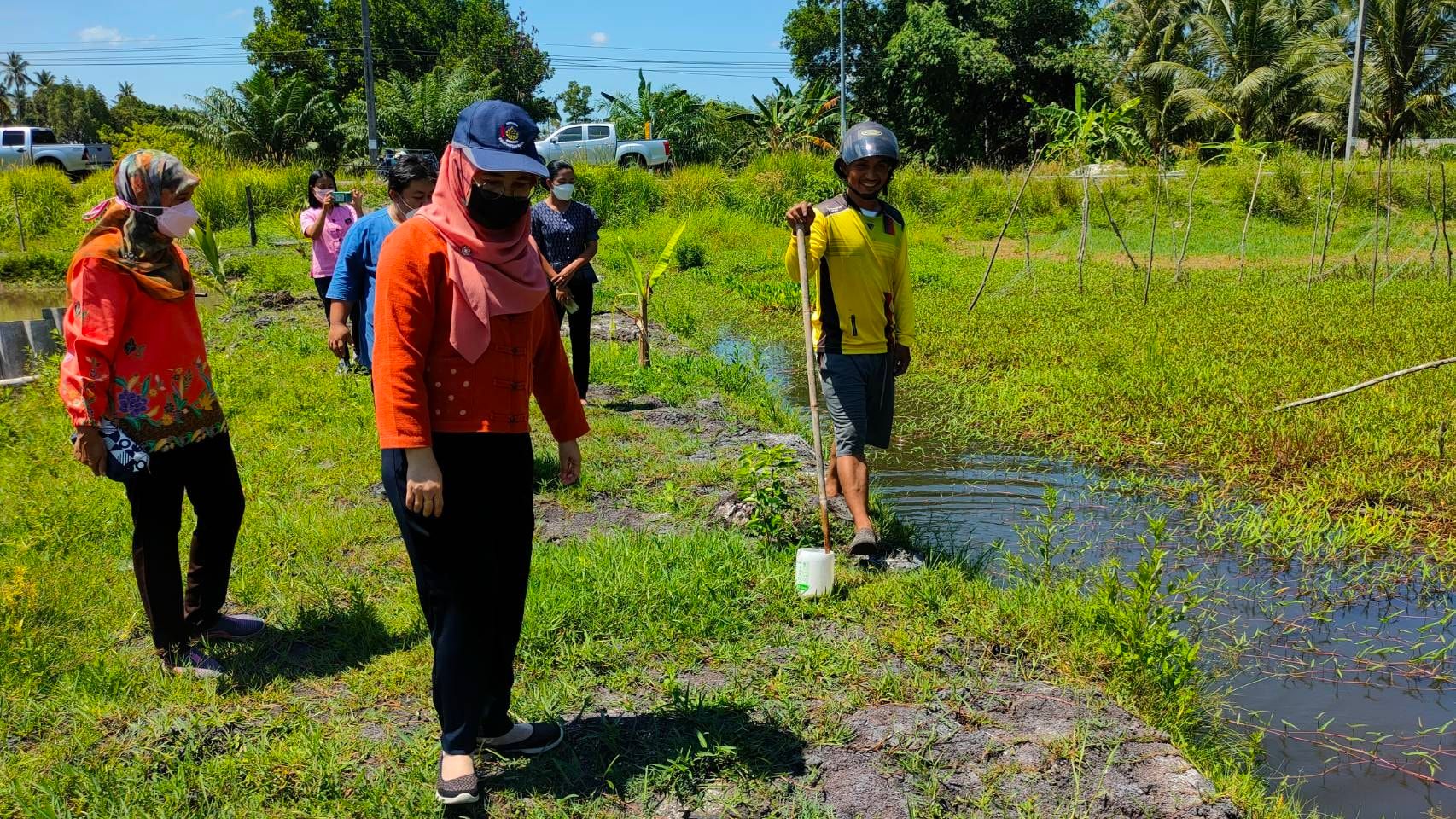 พช.ปัตตานี ลงพื้นที่ติดตาม/สนับสนุน การดำเนินงาน “โคก หนอง นา กรมการพัฒนาชุมชน” “การพัฒนาศูนย์เรียนรู้เศรษฐกิจพอเพียง และ ปฏิบัติการขจัดความยากจนและพัฒนาคนทุกช่วงวัยอย่างยั่งยืนตามหลักปรัชญาของเศรษฐกิจพอเพียง” ในพื้นที่ อำเภอสายบุรี จังหวัดปัตตานี