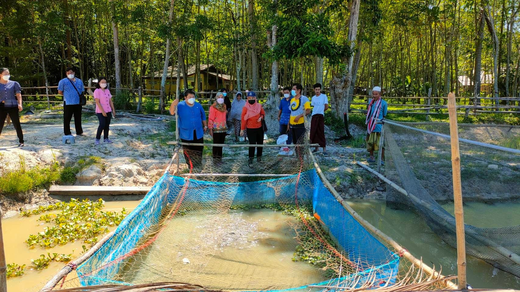 พช.ปัตตานี ลงพื้นที่ติดตาม/สนับสนุน การดำเนินงาน “โคก หนอง นา กรมการพัฒนาชุมชน” “การพัฒนาศูนย์เรียนรู้เศรษฐกิจพอเพียง และ ปฏิบัติการขจัดความยากจนและพัฒนาคนทุกช่วงวัยอย่างยั่งยืนตามหลักปรัชญาของเศรษฐกิจพอเพียง” ในพื้นที่ อำเภอสายบุรี จังหวัดปัตตานี