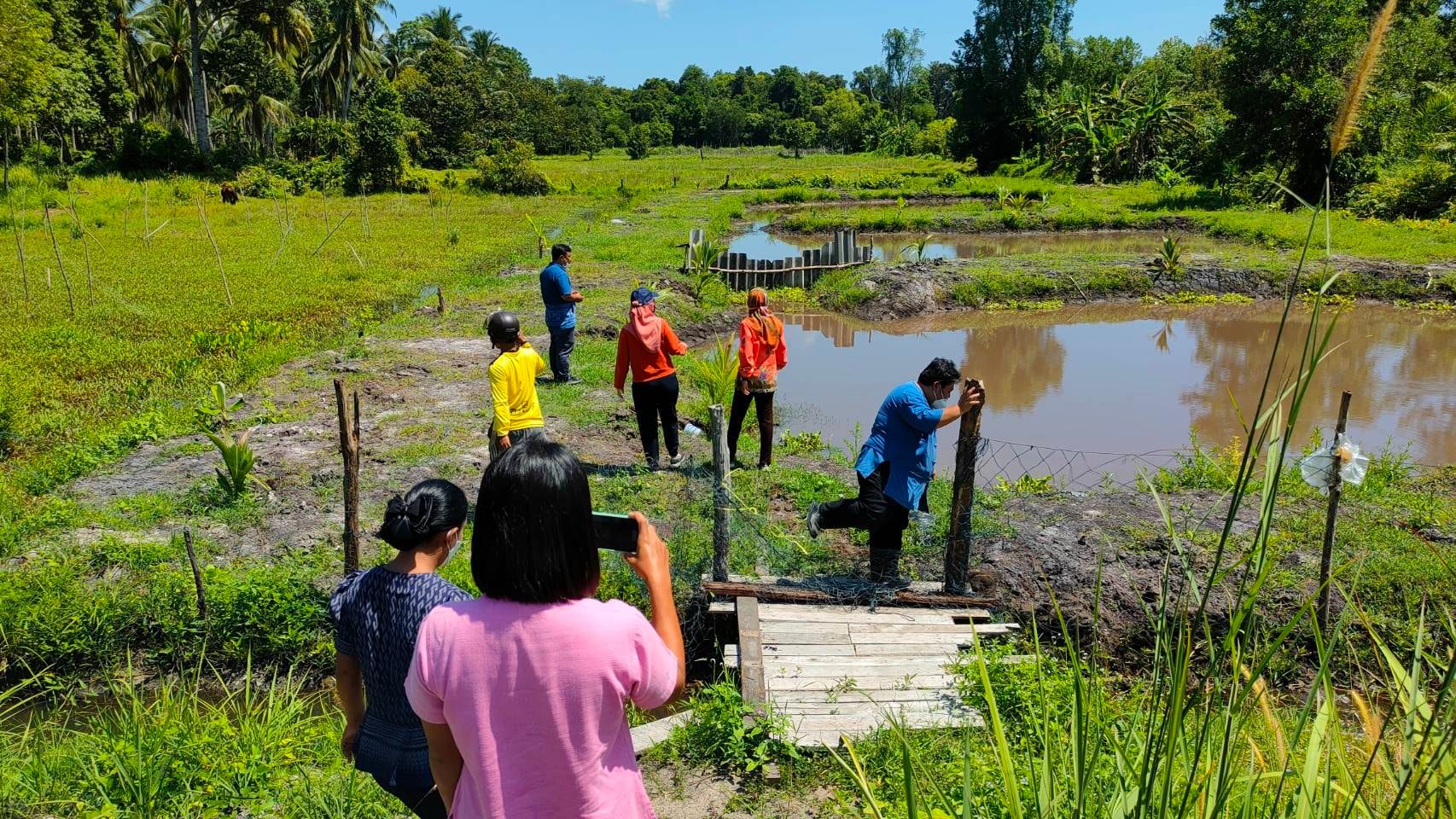 พช.ปัตตานี ลงพื้นที่ติดตาม/สนับสนุน การดำเนินงาน “โคก หนอง นา กรมการพัฒนาชุมชน” “การพัฒนาศูนย์เรียนรู้เศรษฐกิจพอเพียง และ ปฏิบัติการขจัดความยากจนและพัฒนาคนทุกช่วงวัยอย่างยั่งยืนตามหลักปรัชญาของเศรษฐกิจพอเพียง” ในพื้นที่ อำเภอสายบุรี จังหวัดปัตตานี