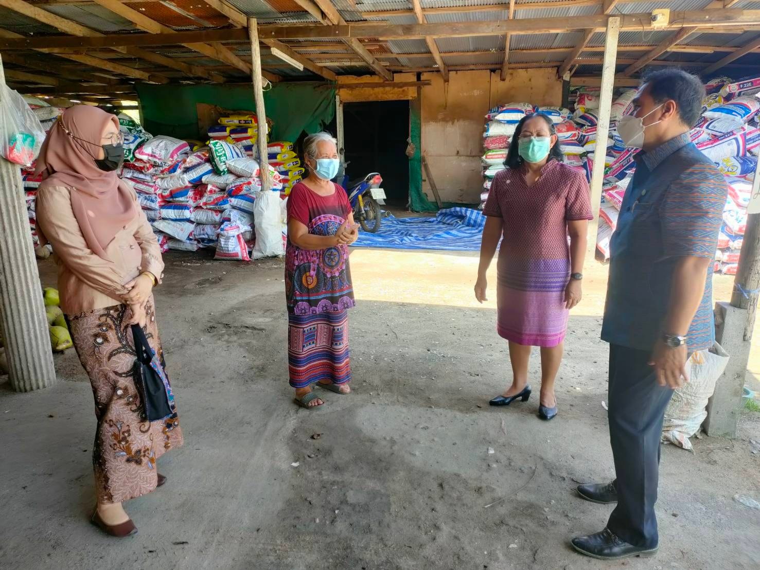 พจ.ปัตตานี ลงพื้นที่พบปะและสนับสนุนการขับเคลื่อนกิจกรรมพัฒนาชุมชนในพื้นที่อำเภอหนองจิก จังหวัดปัตตานี