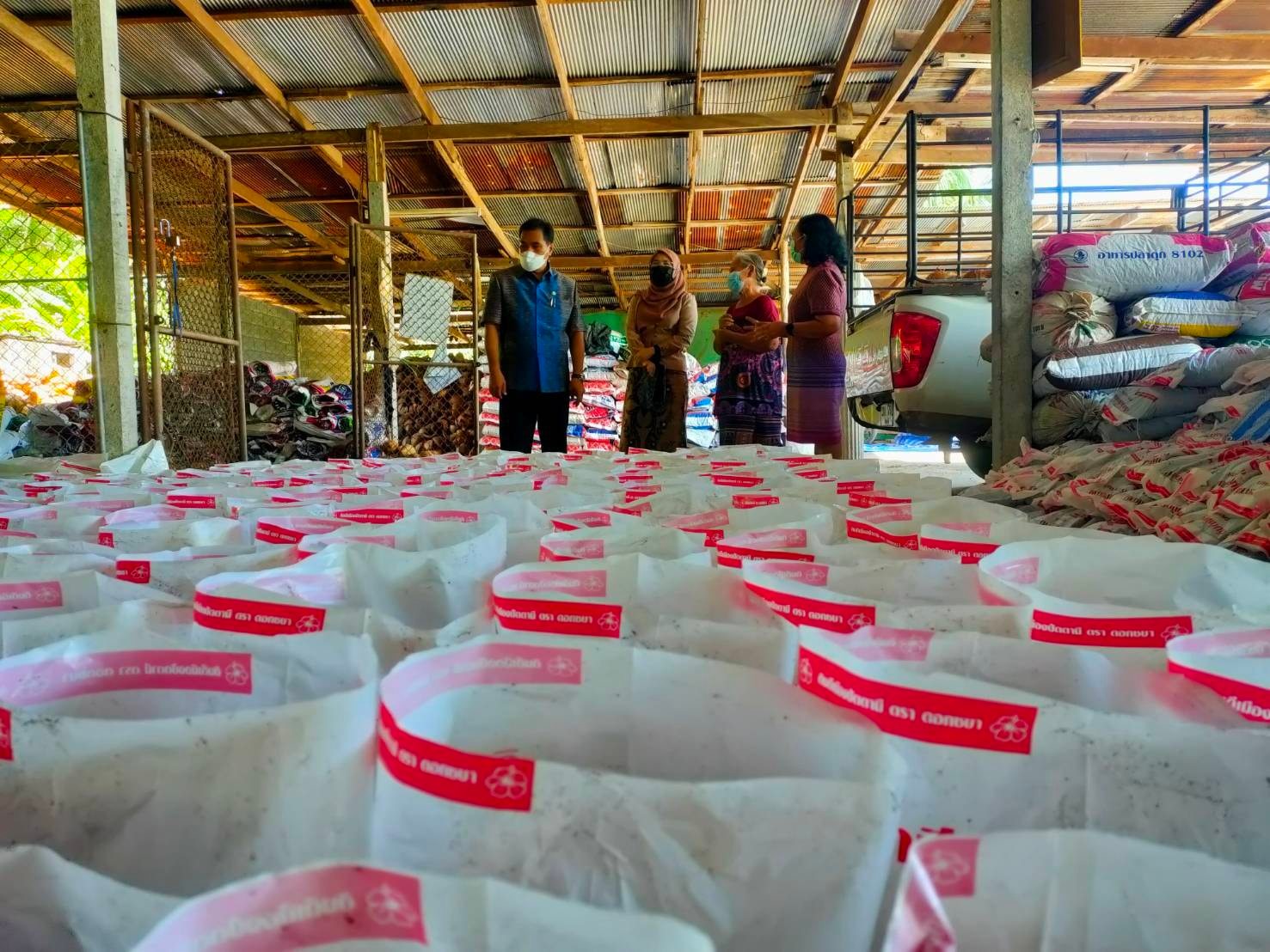 พจ.ปัตตานี ลงพื้นที่พบปะและสนับสนุนการขับเคลื่อนกิจกรรมพัฒนาชุมชนในพื้นที่อำเภอหนองจิก จังหวัดปัตตานี