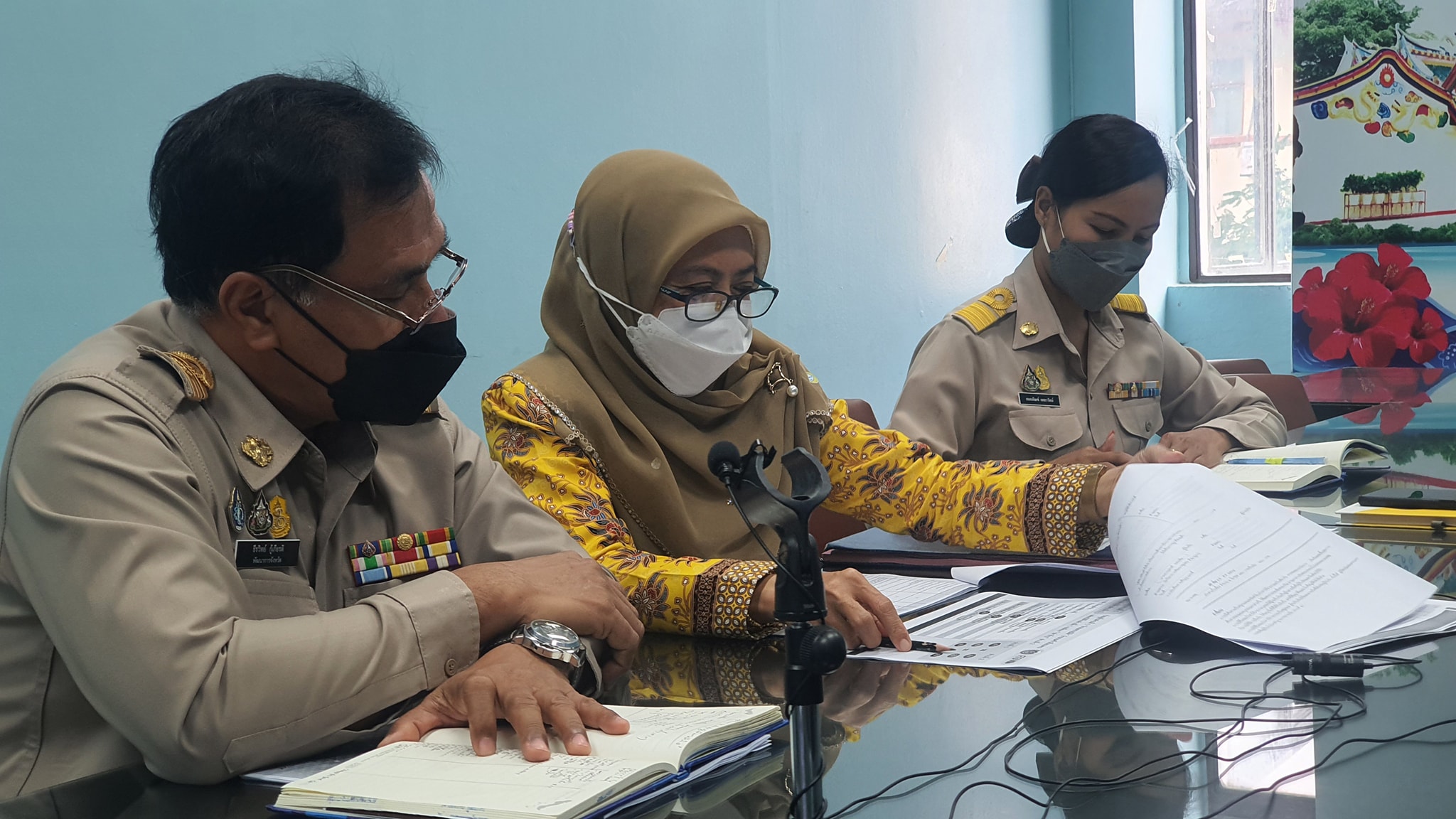 พช.ปัตตานี ประชุมการจัดทำข้อมูลแผนครัวเรือน ขจัดความยากจนและพัฒนาคนทุกช่วงวัยอย่างยั่งยืนตามหลักปรัชญาของเศรษฐกิจพอเพียง ผ่านระบบ Zoom Cloud Meeting