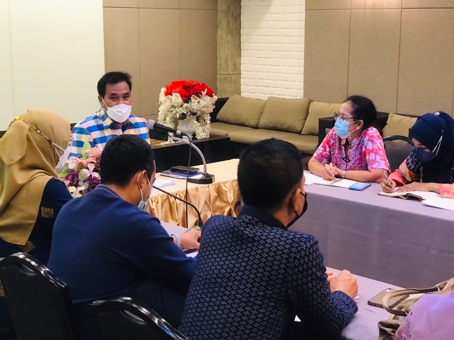 จังหวัดปัตตานี จัดประชุมเครือข่าย OTOP จังหวัดปัตตานี เพื่อส่งเสริมการพัฒนาผลิตภัณฑ์และช่องทางการตลาด พร้อมดำเนินการคัดสรรสุดยอดหนึ่งตำบล หนึ่งผลิตภัณฑ์ไทย พ.ศ. 2565