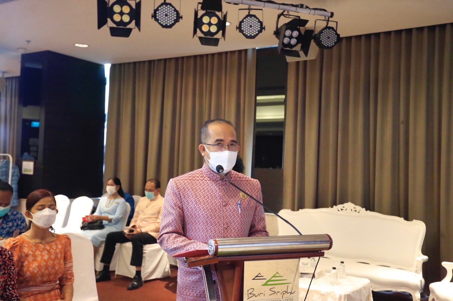 พช.ปัตตานี นำผู้ประกอบการ OTOP ผ้าไทย ร่วมโครงการพัฒนาศักยภาพและเพิ่มช่องทางการตลาดให้กับผู้ประกอบการ OTOP ผ้าไทย (Coaching ผ้าขิดลายนารีรัตนราชกัญญา)