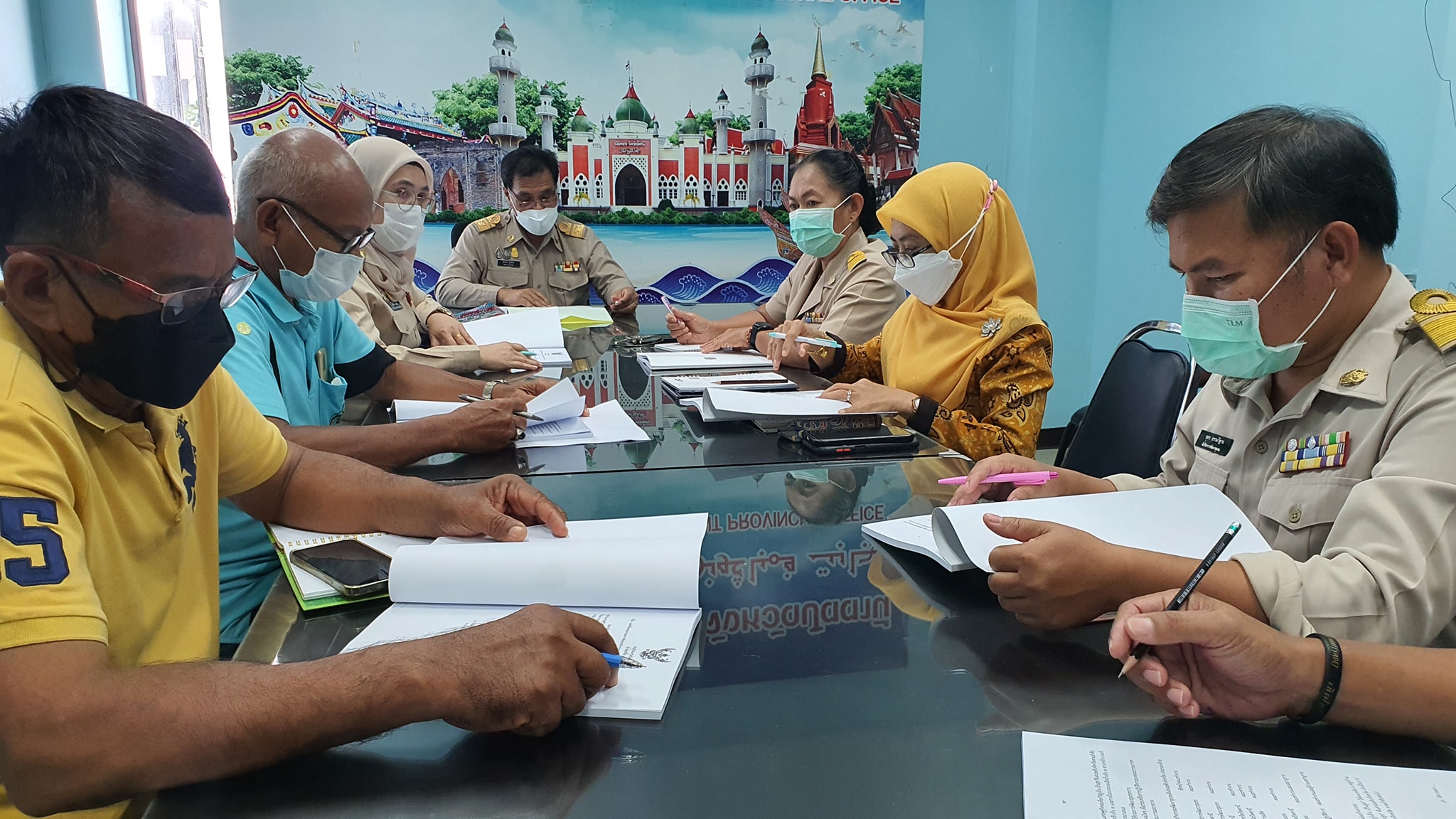 พช.ปัตตานี ประชุมคณะทำงานฯ เตรียมความพร้อมชุมชนเข้าร่วมคัดสรรกิจกรรมพัฒนาชุมชนดีเด่น ประจำปี 2565