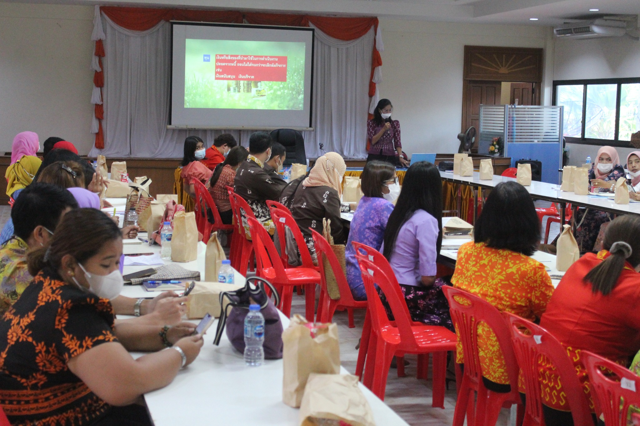 พช.ปัตตานี สานพลังข้าราชการในสังกัดร่วมจัดตั้งกลุ่มออมทรัพย์เพื่อการผลิตในชุมชนเพิ่มอีกกว่า 100 แห่ง ภายใน ปี 2565