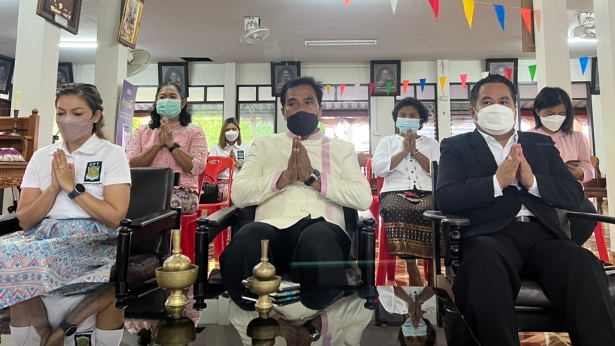 พช.ปัตตานี ถวายภัตตาหารแด่พระภิกษุสงฆ์ พร้อมถวายกำลังใจแด่พระภิกษุ จากโครงการ “จิตอาสา กำลังใจ พัชรธรรม”