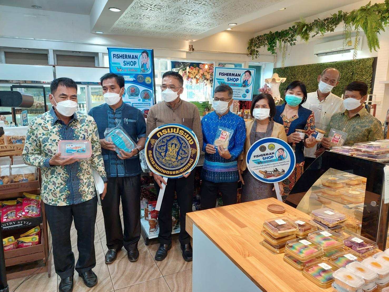 พช.ปัตตานี ใช้ศูนย์กระจายสินค้า OTOP บูรณาการร่วม สนง.ประมงฯ เปิด Fisherman Shop เพิ่มช่องทางกระจายสินค้าสัตว์น้ำในพื้นที่จังหวัดปัตตานี