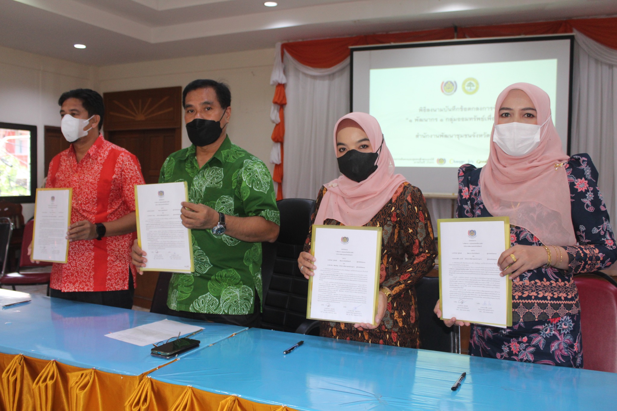 พช.ปัตตานี สานพลังข้าราชการในสังกัดร่วมจัดตั้งกลุ่มออมทรัพย์เพื่อการผลิตในชุมชนเพิ่มอีกกว่า 100 แห่ง ภายใน ปี 2565