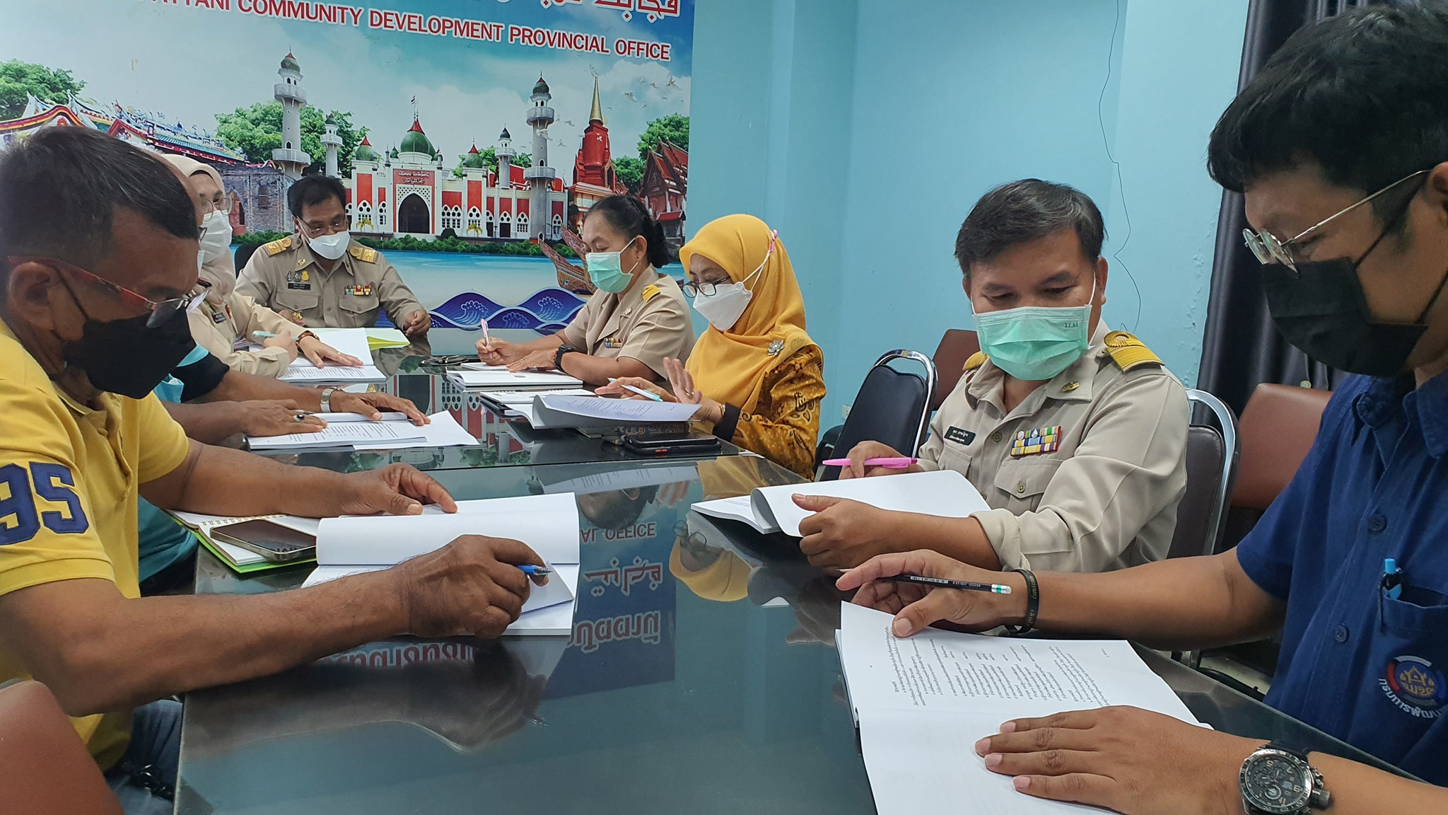 พช.ปัตตานี ประชุมคณะทำงานฯ เตรียมความพร้อมชุมชนเข้าร่วมคัดสรรกิจกรรมพัฒนาชุมชนดีเด่น ประจำปี 2565