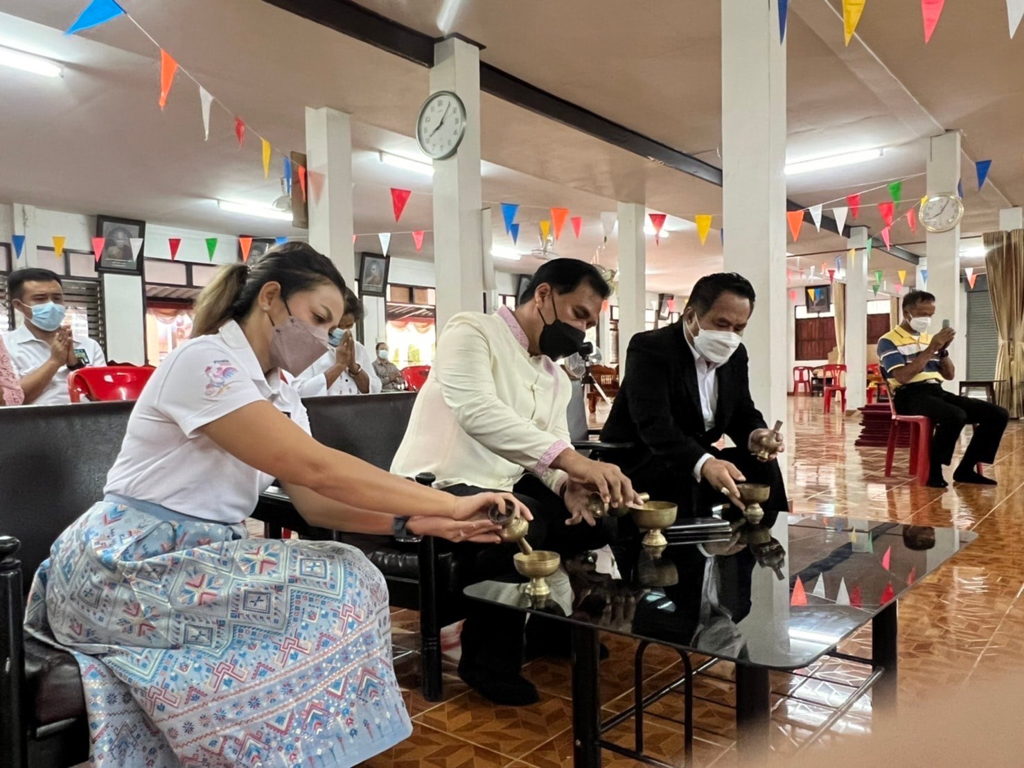 พช.ปัตตานี ถวายภัตตาหารแด่พระภิกษุสงฆ์ พร้อมถวายกำลังใจแด่พระภิกษุ จากโครงการ “จิตอาสา กำลังใจ พัชรธรรม”