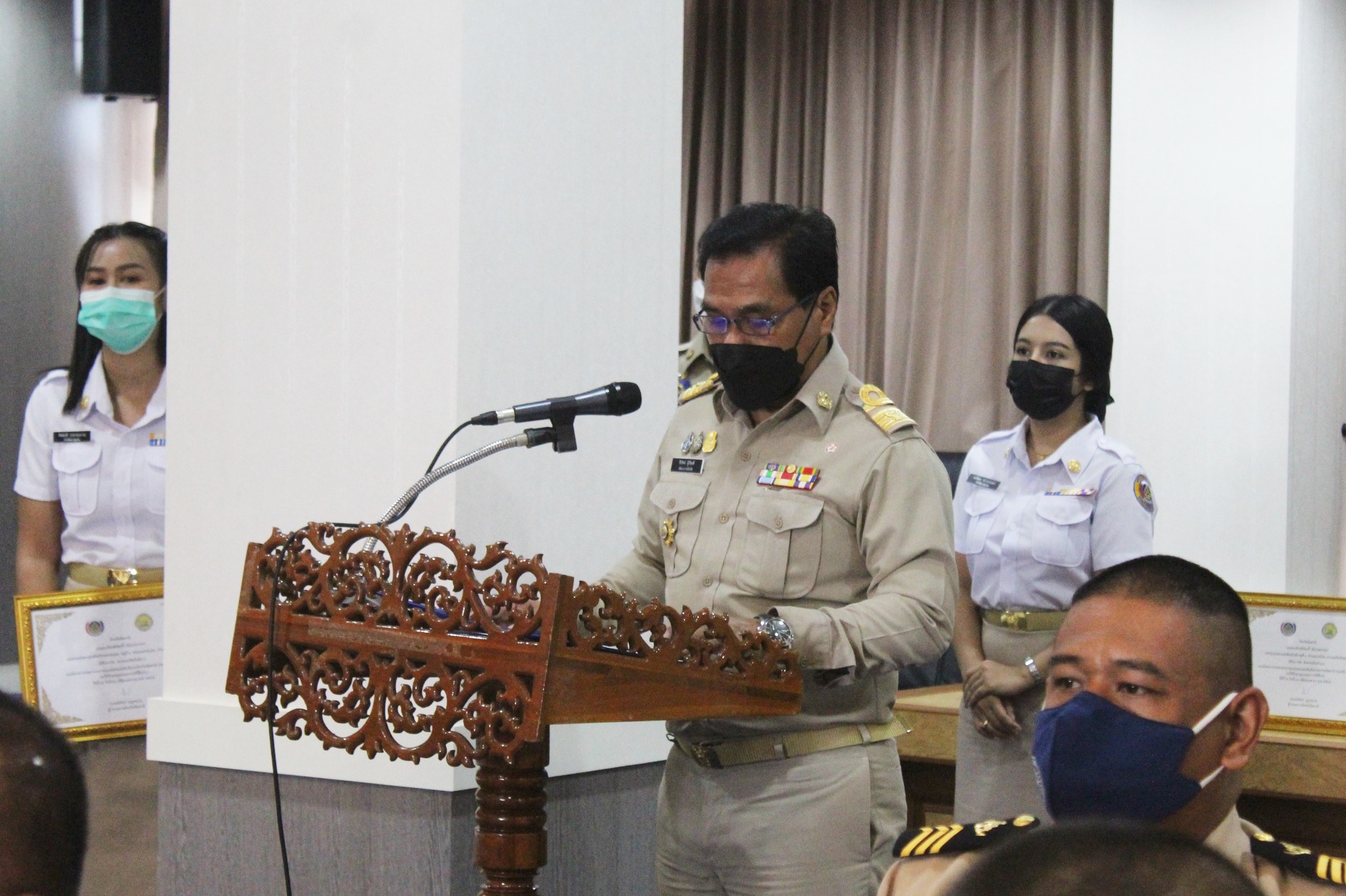 ผู้ว่าฯ ปัตตานี ชื่นชมความเข้มแข็งของชุมชน มอบเกียรติบัตรแก่ “หมู่บ้านกองทุนแม่ของแผ่นดินดีเด่นระดับจังหวัด” จังหวัดปัตตานี ประจำปี 2565