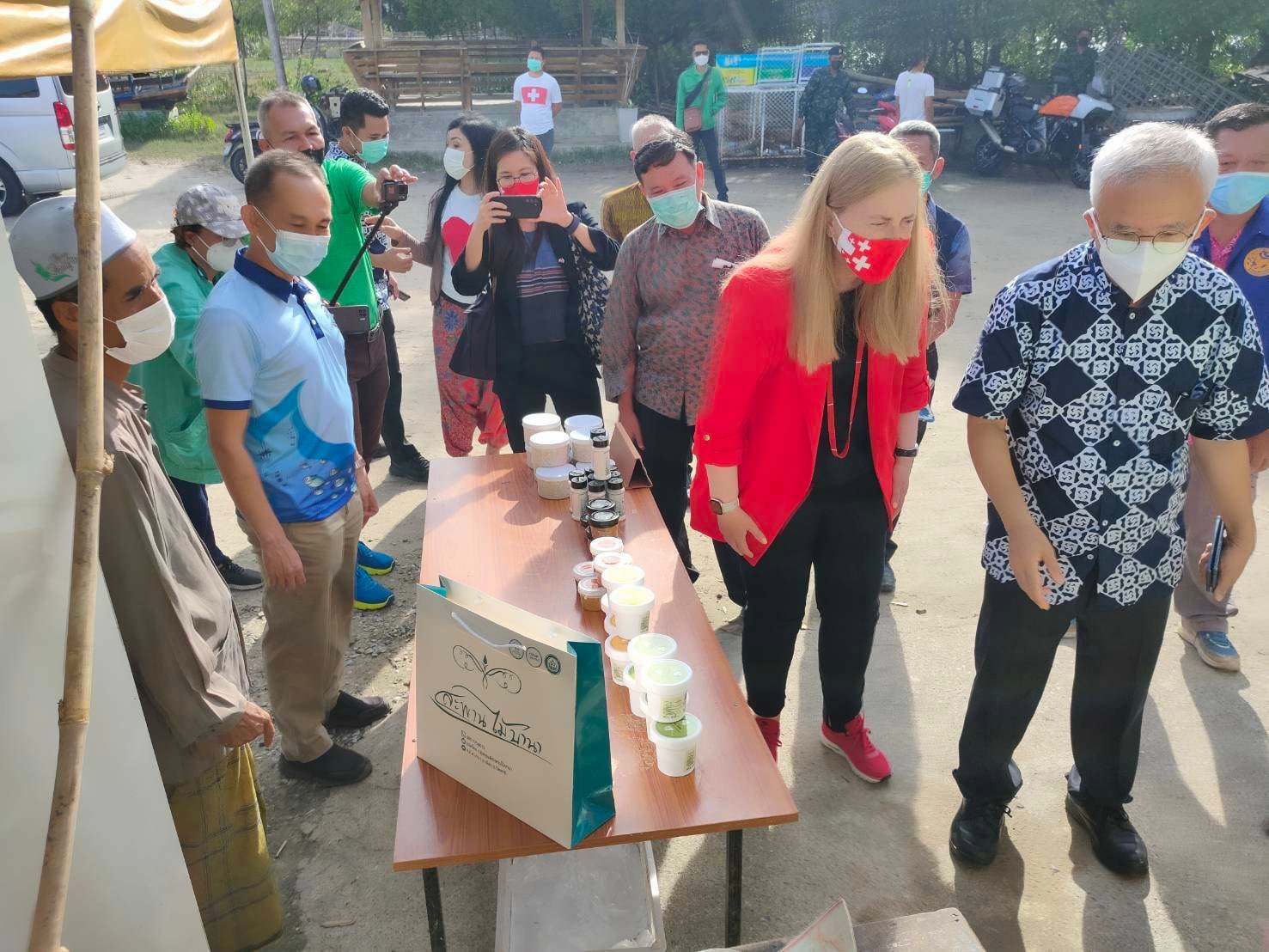 พช.ปัตตานี ร่วมต้อนรับ Mrs. Helene Budliger Artieda เอกอัครราชทูตสมาพันธรัฐสวิสเซอแลนด์ประจำประเทศไทย และคณะฯ พร้อมนำชมความสำเร็จของกิจกรรมส่งเสริมการพัฒนาชุมชน