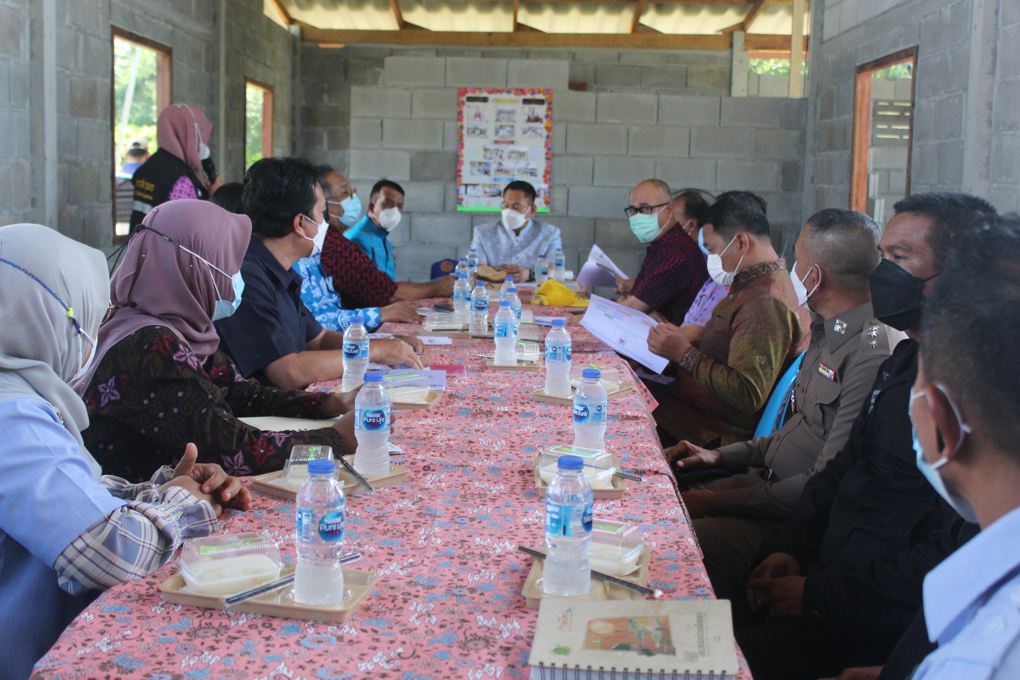 “ผู้ตรวจราชการกระทรวงมหาดไทย” ชื่นชมทีมจังหวัดปัตตานี บูรณาการหน่วยงานทุกภาคส่วนร่วมขจัดความยากจนและพัฒนาคนทุกช่วงวัยอย่างยั่งยืนตามหลักปรัชญาของเศรษฐกิจพอเพียง จังหวัดปัตตานี