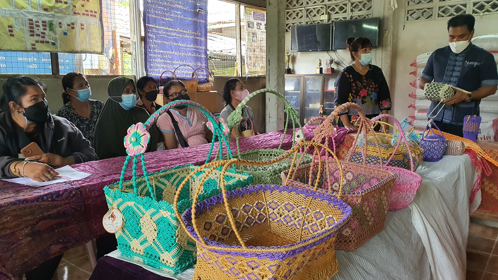 พัฒนาการจังหวัดปัตตานี ชื่นชมการบริหารจัดการหนี้ของครัวเรือน ด้วยการส่งเสริมอาชีพและมีแหล่งทุนที่เข้มแข็งในชุมชนได้