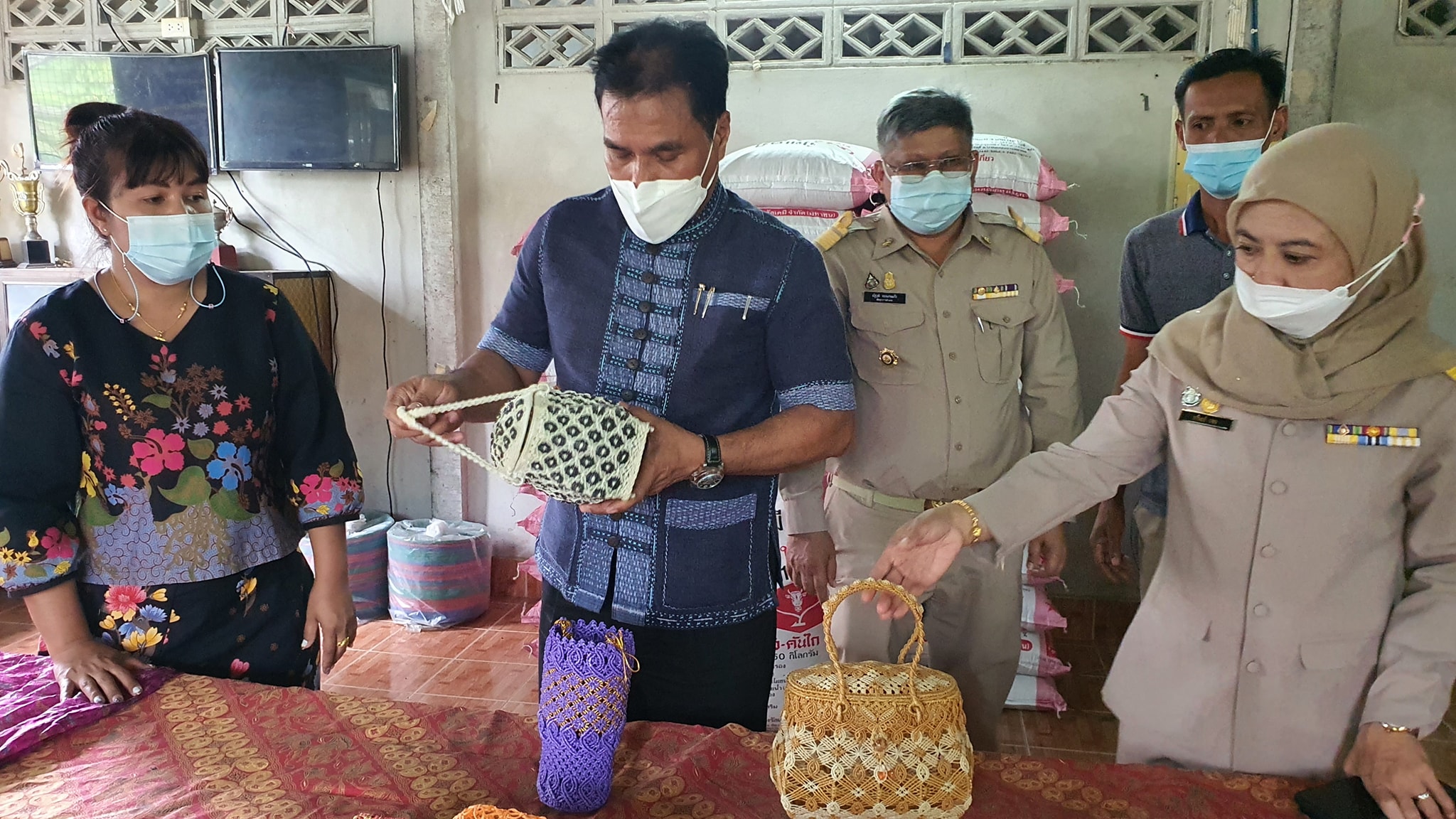 พัฒนาการจังหวัดปัตตานี ชื่นชมการบริหารจัดการหนี้ของครัวเรือน ด้วยการส่งเสริมอาชีพและมีแหล่งทุนที่เข้มแข็งในชุมชนได้