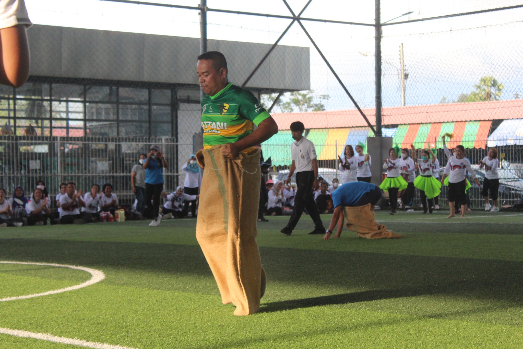 ให้กีฬารวมพลังเราเป็น1 “สานสัมพันธ์น้องพี่ 60 ปี กรมการพัฒนาชุมชน”