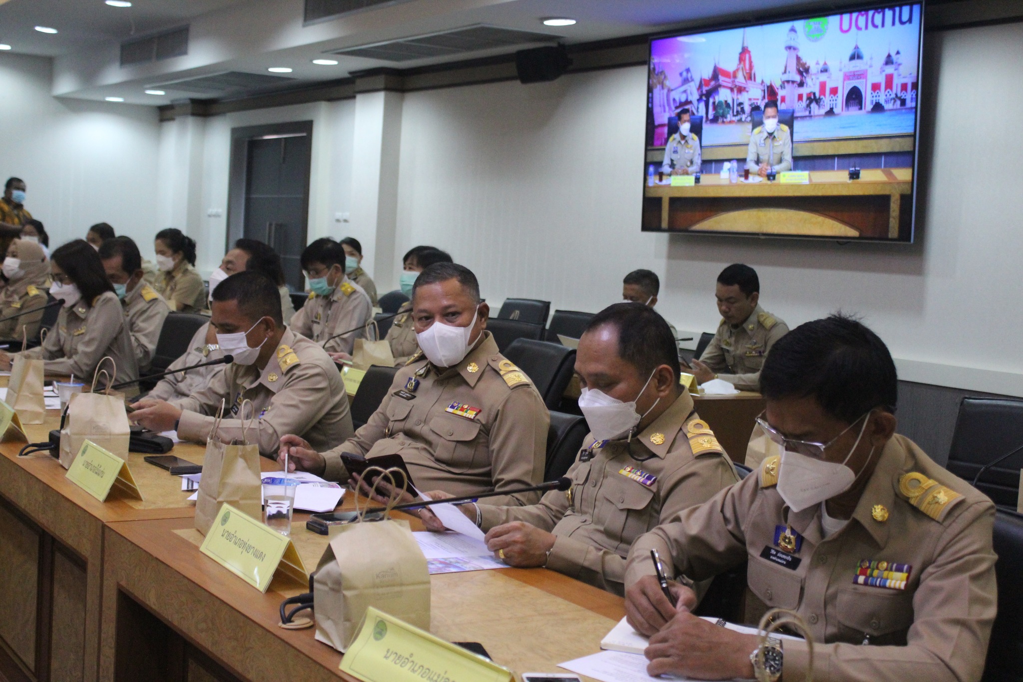 ผู้ว่าฯ ปัตตานี ย้ำทุกฝ่ายร่วมแก้ไขปัญหาแบบพุ่งเป้าเป็นรายครัวเรือนกลุ่มเป้าหมายจากระบบ TPMAP ให้ได้รับการแก้ไขปัญหา ช่วยเหลือและส่งเสริมคุณภาพชีวิต