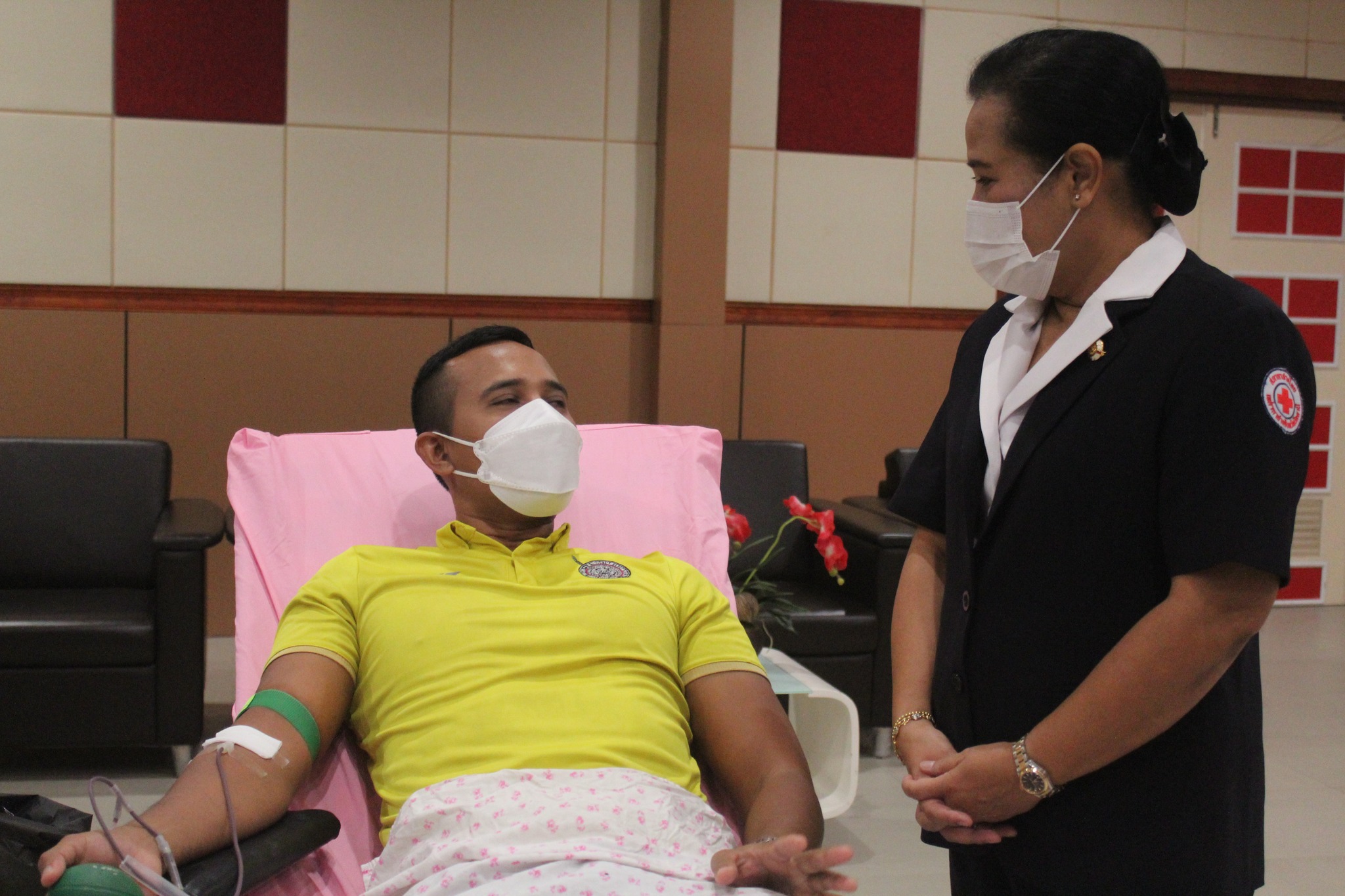 พช.ปัตตานี – เครือข่ายกองทุนแม่ของแผ่นดินจังหวัดปัตตานี ร่วมบริจาคโลหิต ถวายเป็นพระราชกุศล เนื่องในโอกาสมหามงคลเฉลิมพระชนมพรรษา 90 พรรษา สมเด็จพระนางเจ้าสิริกิติ์ พระบรมราชินีนาถ พระบรมราชชนนีพันปีหลวง 12 สิงหาคม 2565