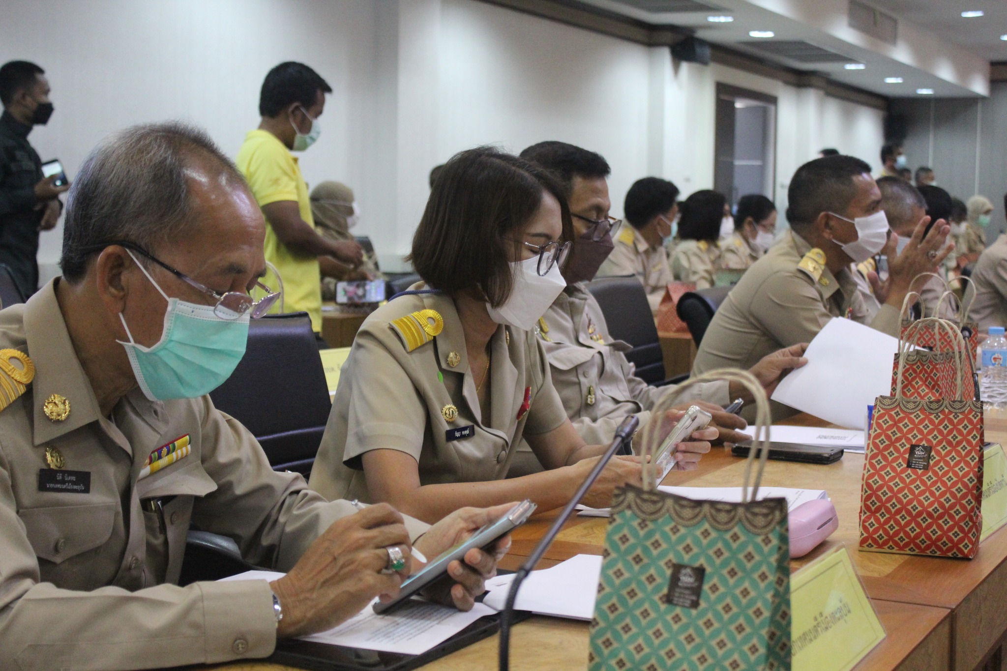 ผู้ว่าฯ ปัตตานี มอบเกียรติบัตรยกย่องเชิดชูเกียรติ สุดยอดสำนักงานพัฒนาชุมชนอำเภอแห่งการเรียนรู้และคนกองทุนพัฒนาบทบาทสตรีดีเด่น ระดับจังหวัด จังหวัดปัตตานี