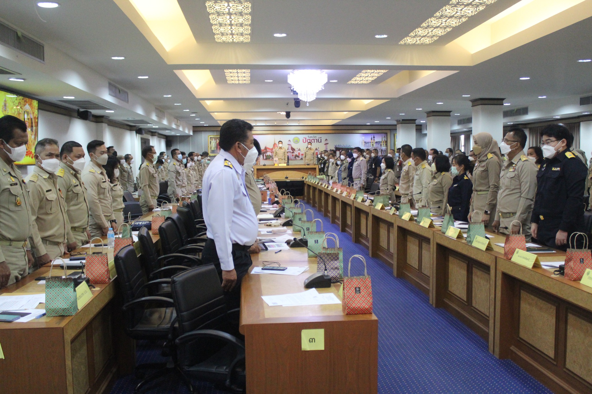 ผู้ว่าฯ ปัตตานี มอบเกียรติบัตรยกย่องเชิดชูเกียรติ สุดยอดสำนักงานพัฒนาชุมชนอำเภอแห่งการเรียนรู้และคนกองทุนพัฒนาบทบาทสตรีดีเด่น ระดับจังหวัด จังหวัดปัตตานี