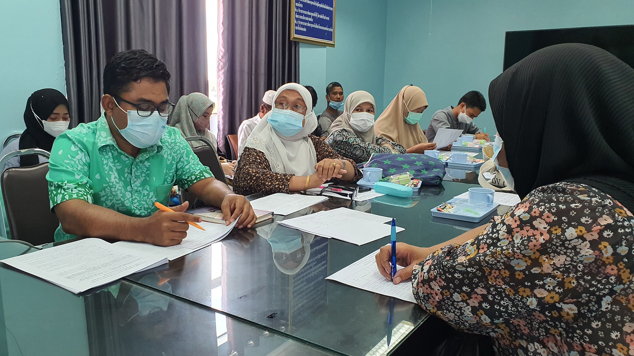 พช.ปัตตานี เตรียมพร้อม ผู้ผลิต ผู้ประกอบการ OTOP 3 – 5 ดาว และ ผู้ประกอบการชวนชิม ร่วมงาน “ศิลปาชีพประทีปไทย OTOP ก้าวไกลด้วยพระบารมี” ปี 2565