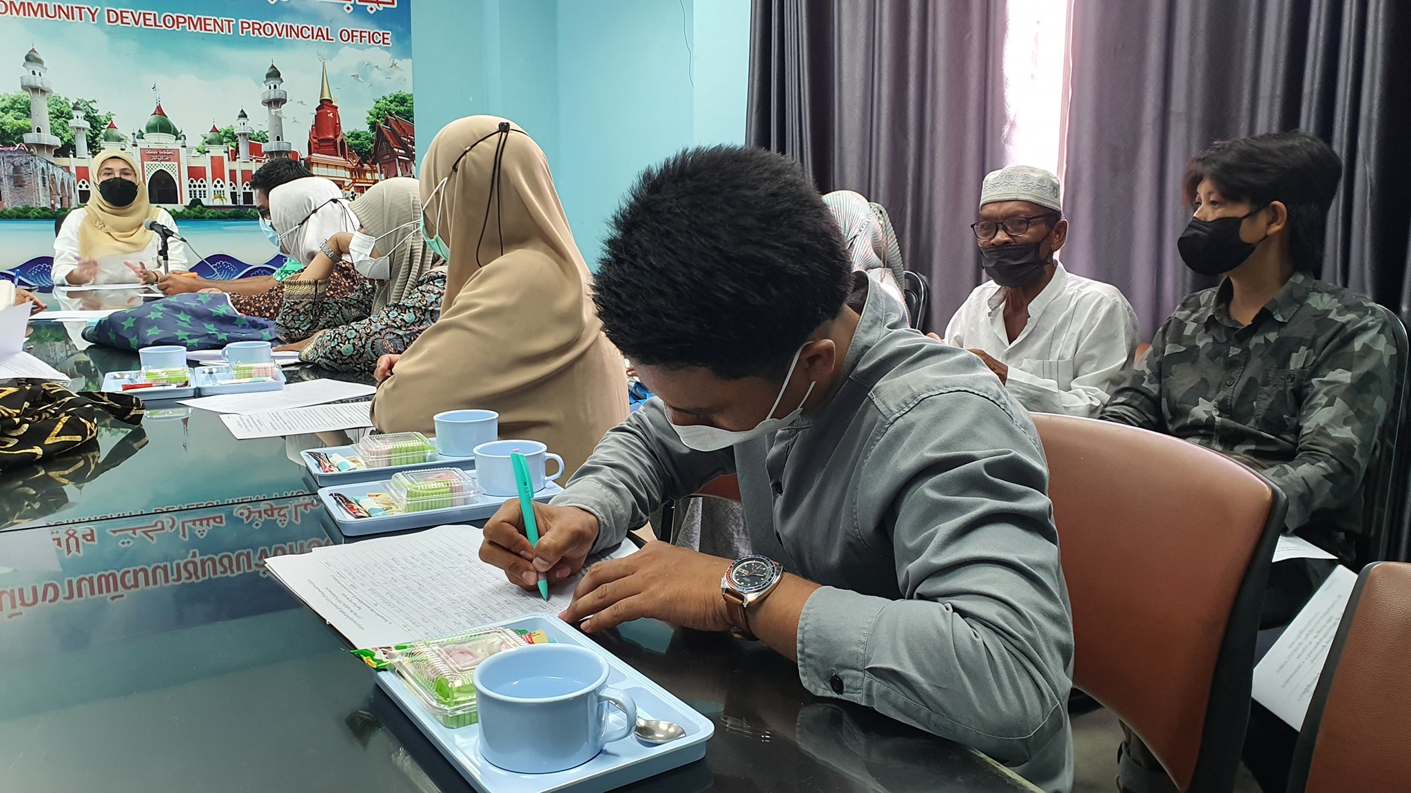 พช.ปัตตานี เตรียมพร้อม ผู้ผลิต ผู้ประกอบการ OTOP 3 – 5 ดาว และ ผู้ประกอบการชวนชิม ร่วมงาน “ศิลปาชีพประทีปไทย OTOP ก้าวไกลด้วยพระบารมี” ปี 2565