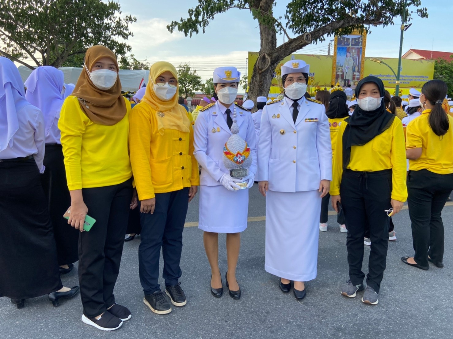 พช.ปัตตานี ร่วมพิธีถวายเครื่องราชสักการะ วางพานพุ่ม และพิธีถวายพระพรชัยมงคล เนื่องในโอกาสวันเฉลิมพระชนมพรรษา พระบาทสมเด็จพระเจ้าอยู่หัว 28 กรกฎาคม 2565