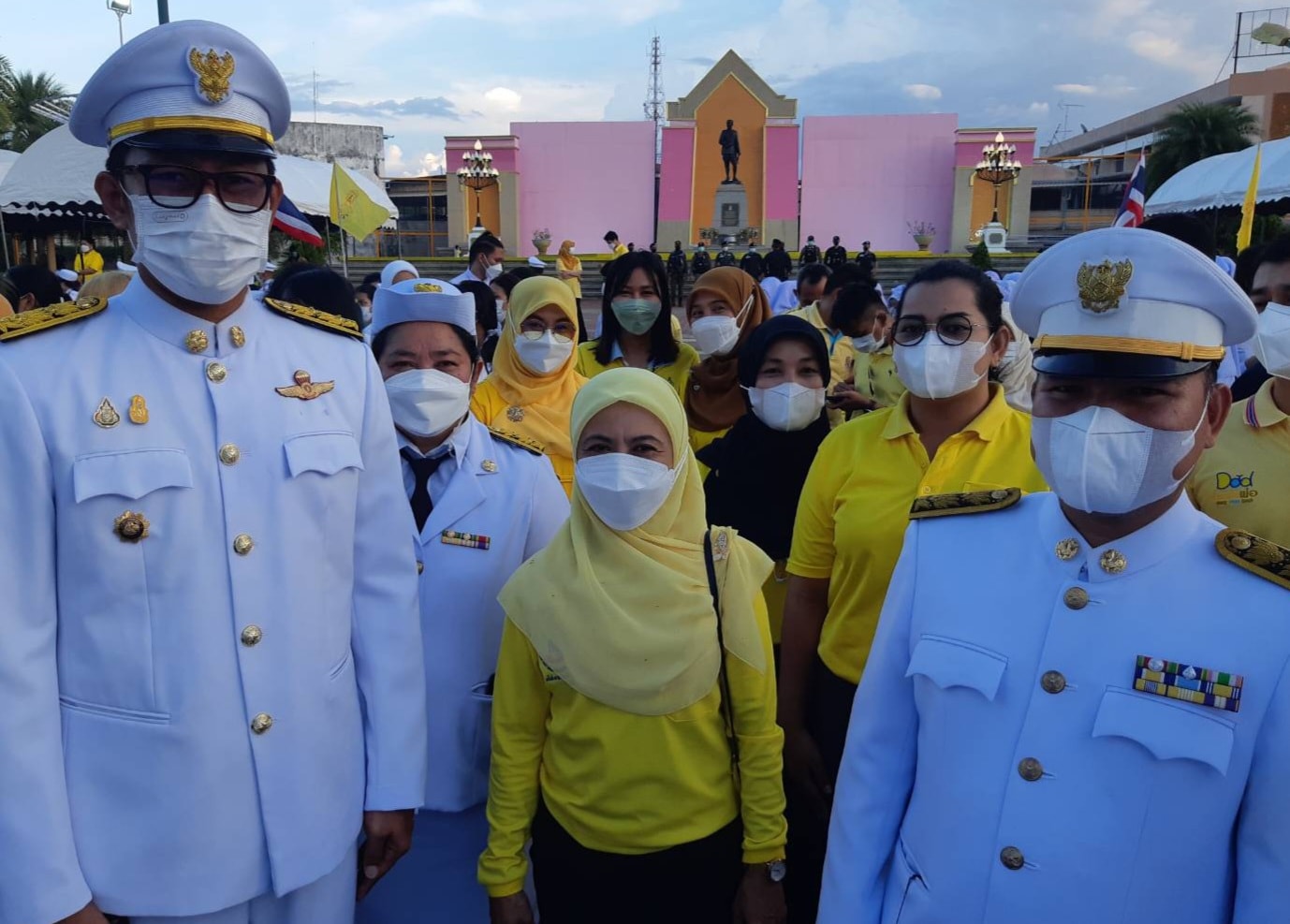 พช.ปัตตานี ร่วมพิธีถวายเครื่องราชสักการะ วางพานพุ่ม และพิธีถวายพระพรชัยมงคล เนื่องในโอกาสวันเฉลิมพระชนมพรรษา พระบาทสมเด็จพระเจ้าอยู่หัว 28 กรกฎาคม 2565