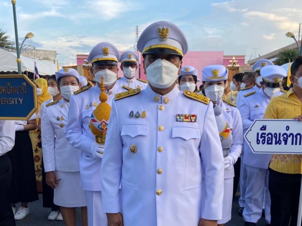 พช.ปัตตานี ร่วมพิธีถวายเครื่องราชสักการะ วางพานพุ่ม และพิธีถวายพระพรชัยมงคล เนื่องในโอกาสวันเฉลิมพระชนมพรรษา พระบาทสมเด็จพระเจ้าอยู่หัว 28 กรกฎาคม 2565