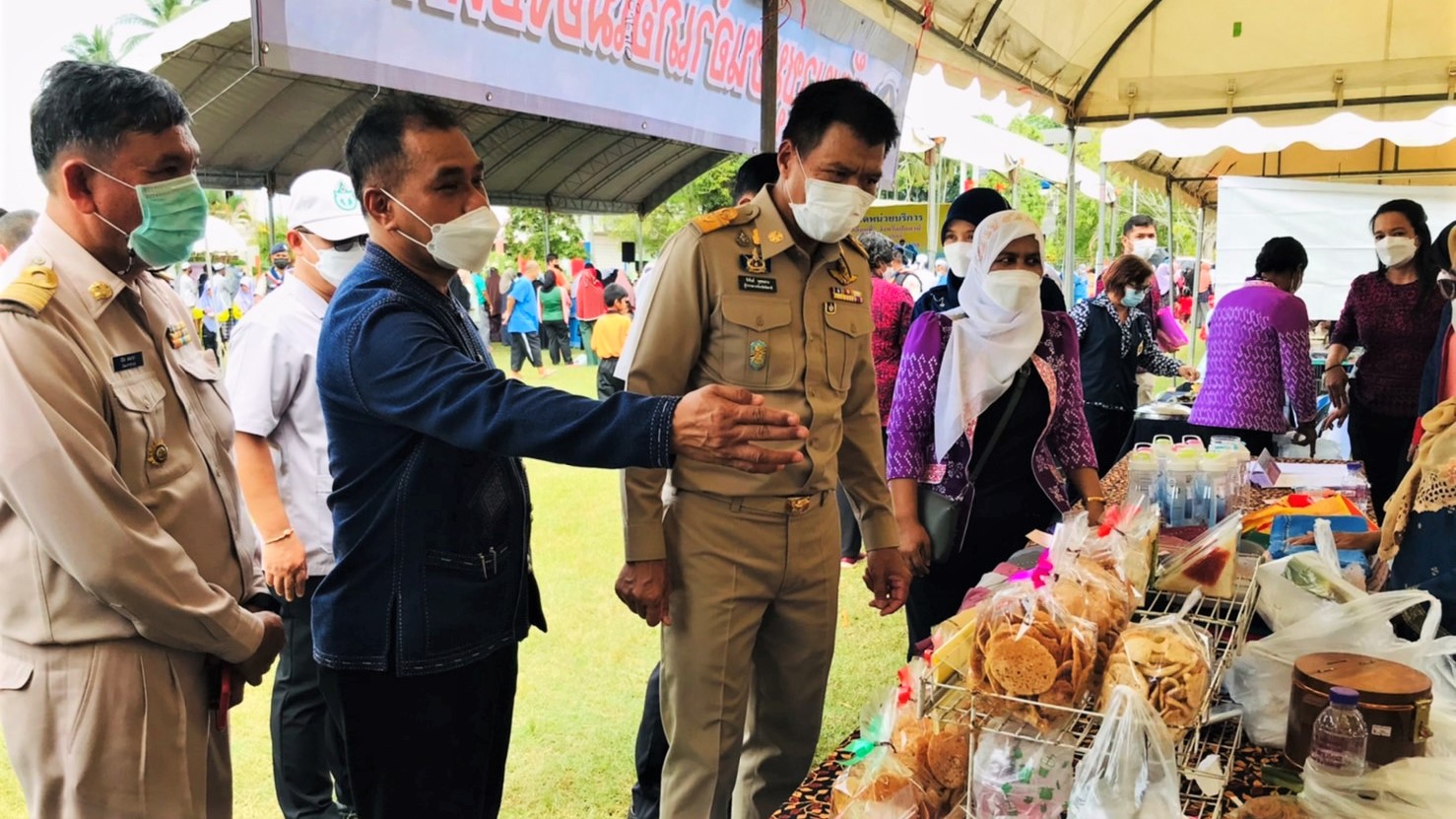 พช.ปัตตานี มอบทุนการศึกษาจาก “กองทุนพัฒนาเด็กชนบท ในพระราชูปถัมภ์สมเด็จพระเทพรัตนราชสุดาฯ สยามบรมราชกุมารี” ในกิจกรรมจังหวัดเคลื่อนที่ บริการประชาชน บ้านปูยุด อ.เมืองปัตตานี จ.ปัตตานี
