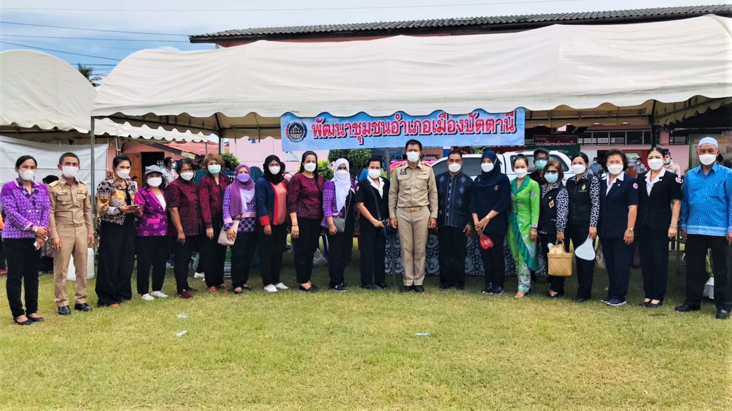 พช.ปัตตานี มอบทุนการศึกษาจาก “กองทุนพัฒนาเด็กชนบท ในพระราชูปถัมภ์สมเด็จพระเทพรัตนราชสุดาฯ สยามบรมราชกุมารี” ในกิจกรรมจังหวัดเคลื่อนที่ บริการประชาชน บ้านปูยุด อ.เมืองปัตตานี จ.ปัตตานี